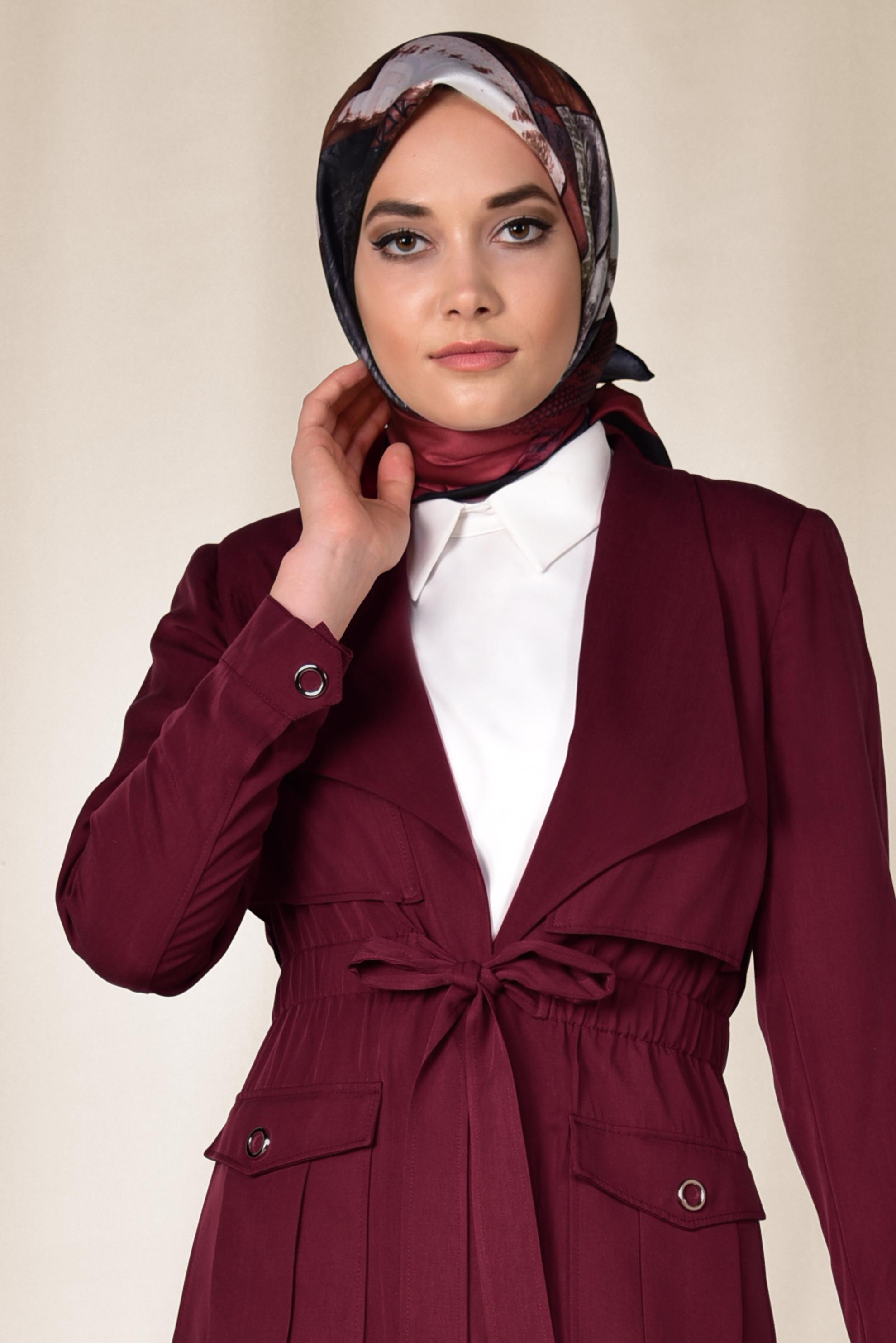 Tesettür giyim BORDO BELİ BAĞCIKLI ASİMETRİK KESİM TENSEL TRENÇKOT 1414
