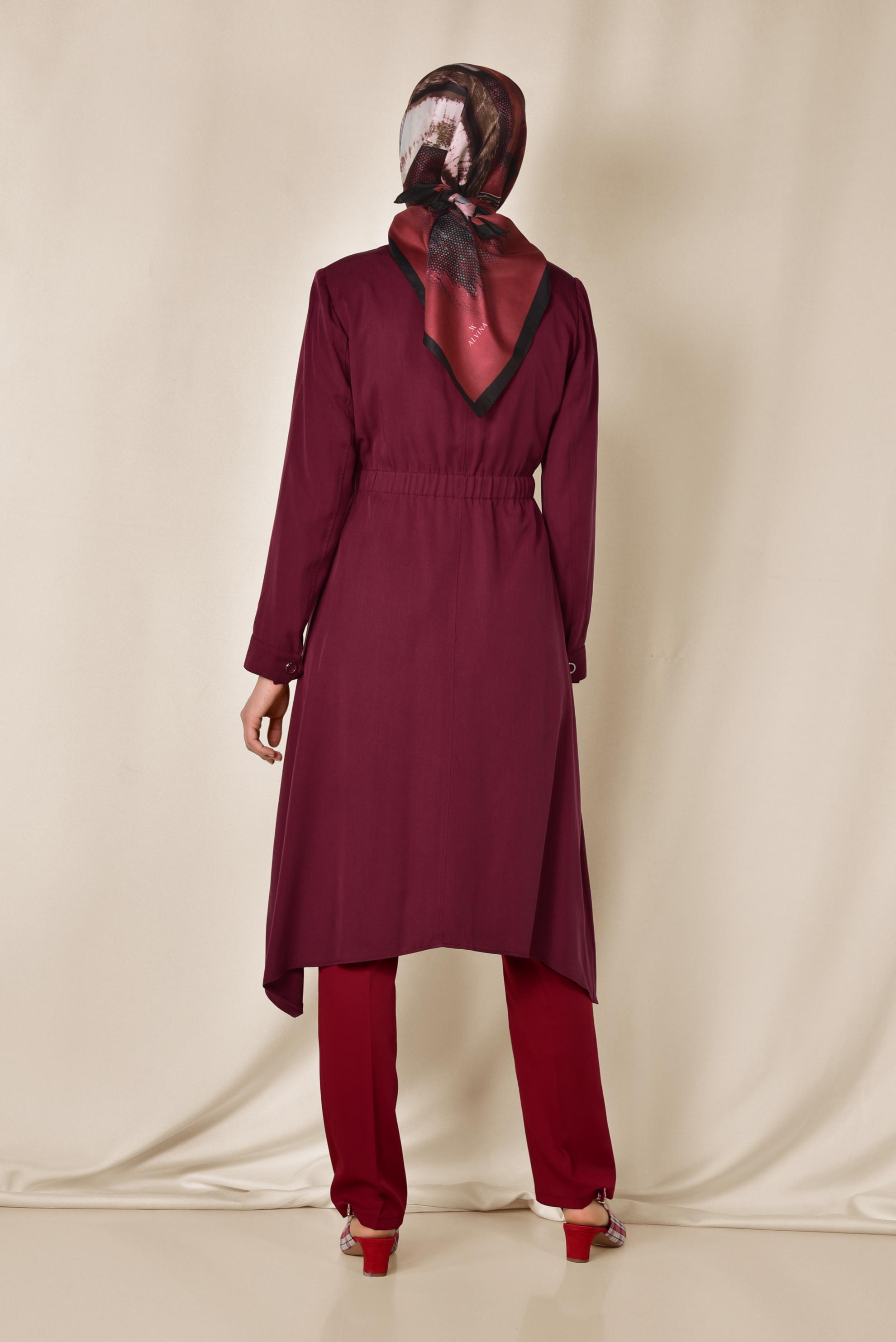 Tesettür giyim BORDO BELİ BAĞCIKLI ASİMETRİK KESİM TENSEL TRENÇKOT 1414