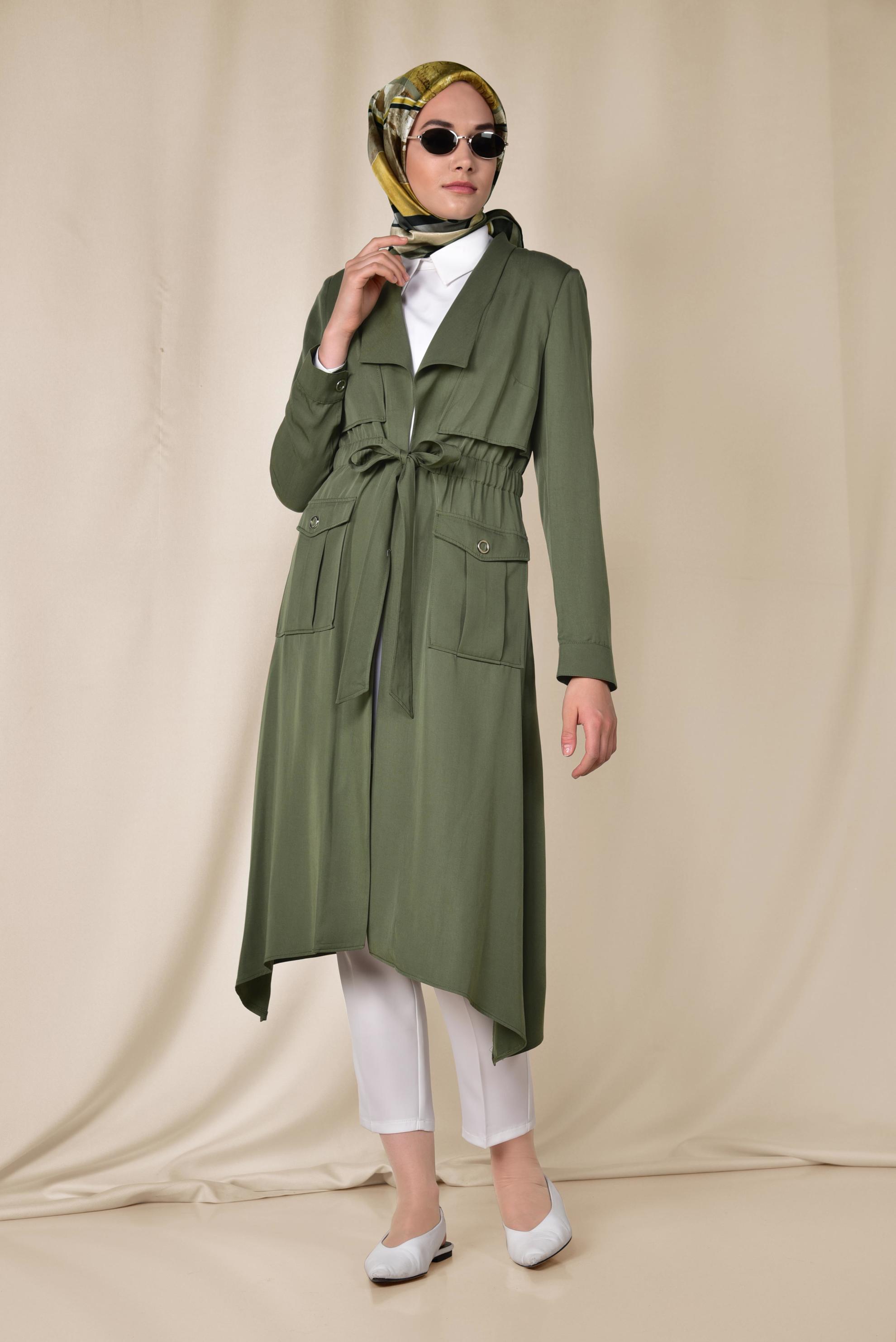 Tesettür giyim HAKİ BELİ BAĞCIKLI ASİMETRİK KESİM TENSEL TRENÇKOT 1414