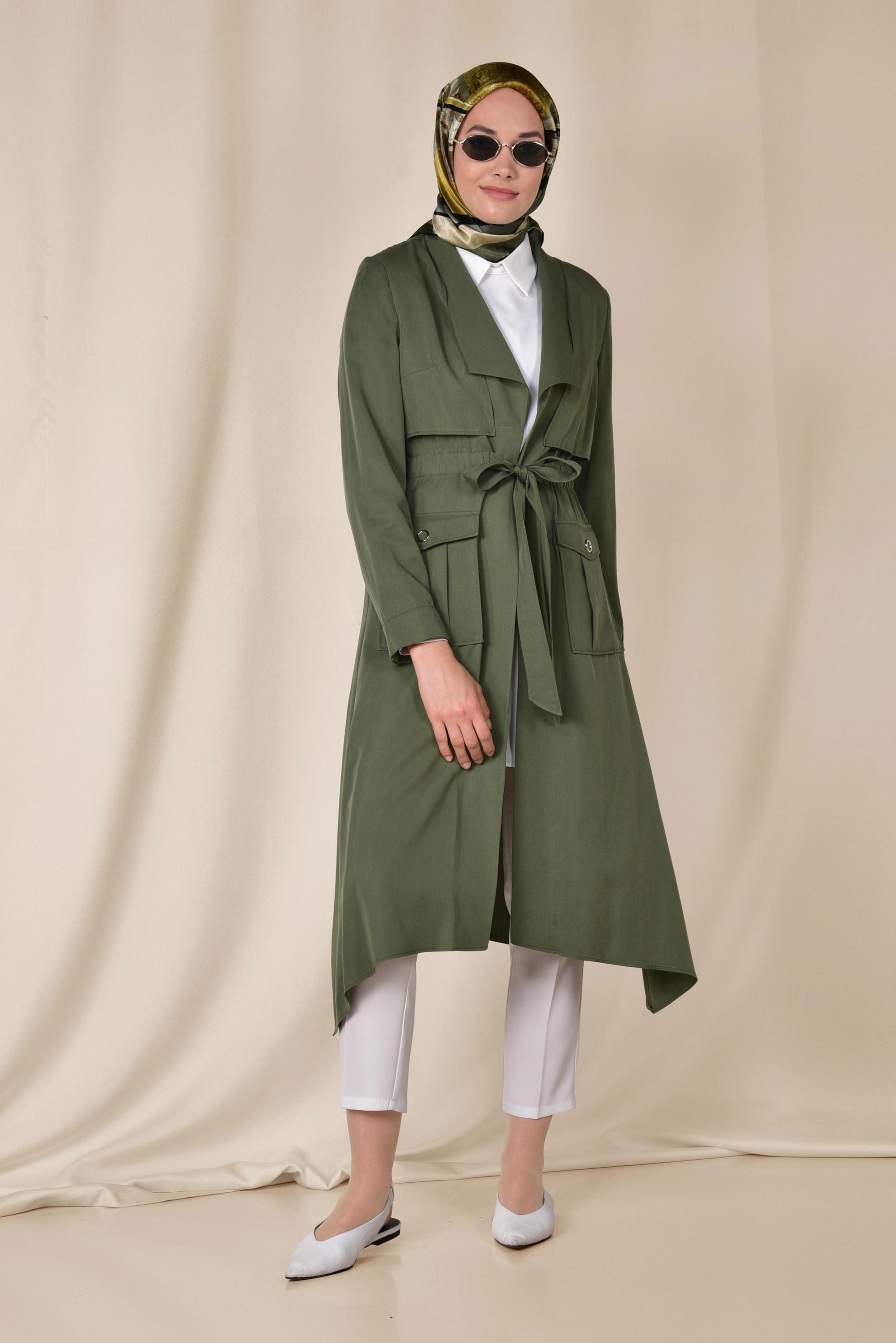 Tesettür giyim HAKİ BELİ BAĞCIKLI ASİMETRİK KESİM TENSEL TRENÇKOT 1414