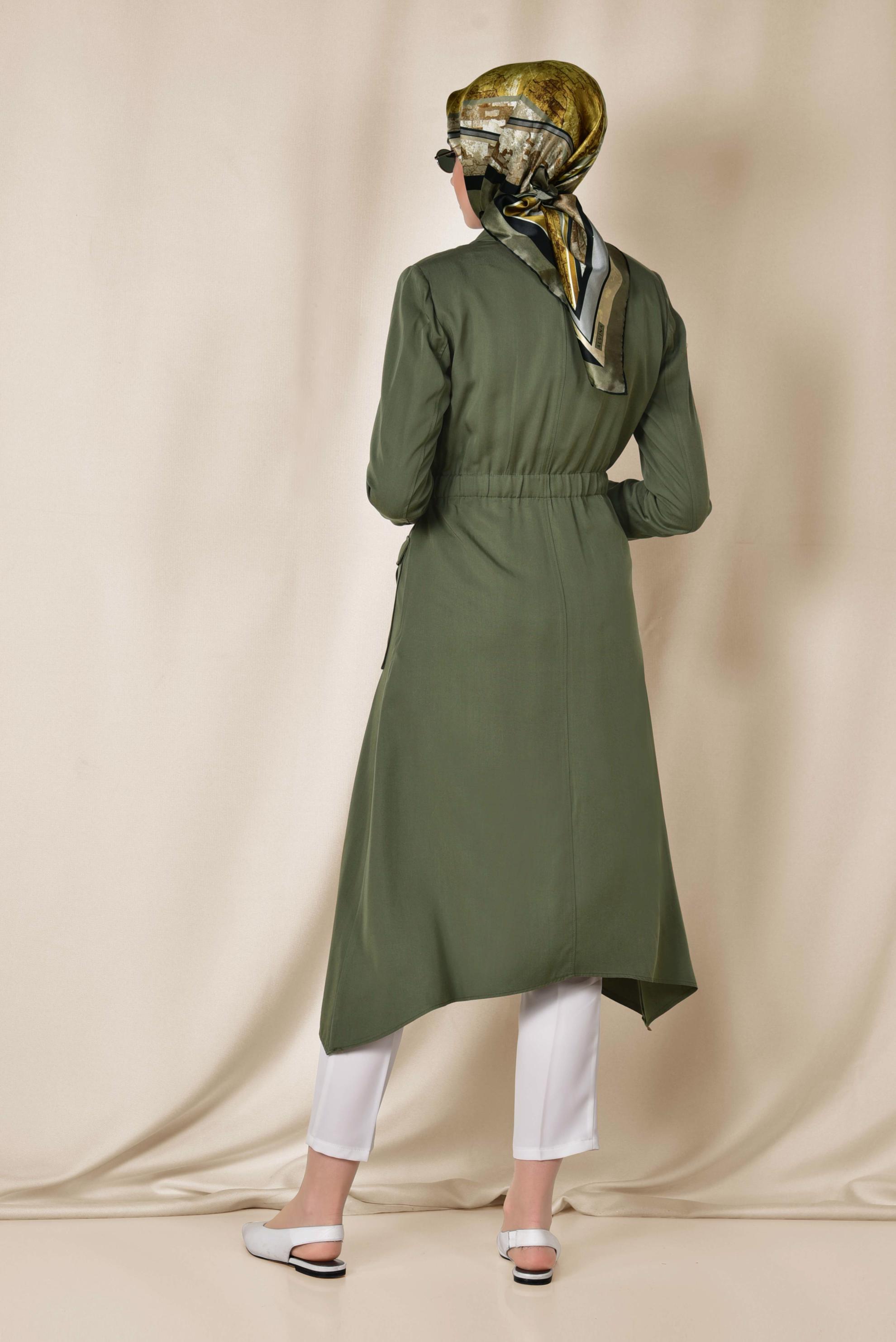 Tesettür giyim HAKİ BELİ BAĞCIKLI ASİMETRİK KESİM TENSEL TRENÇKOT 1414