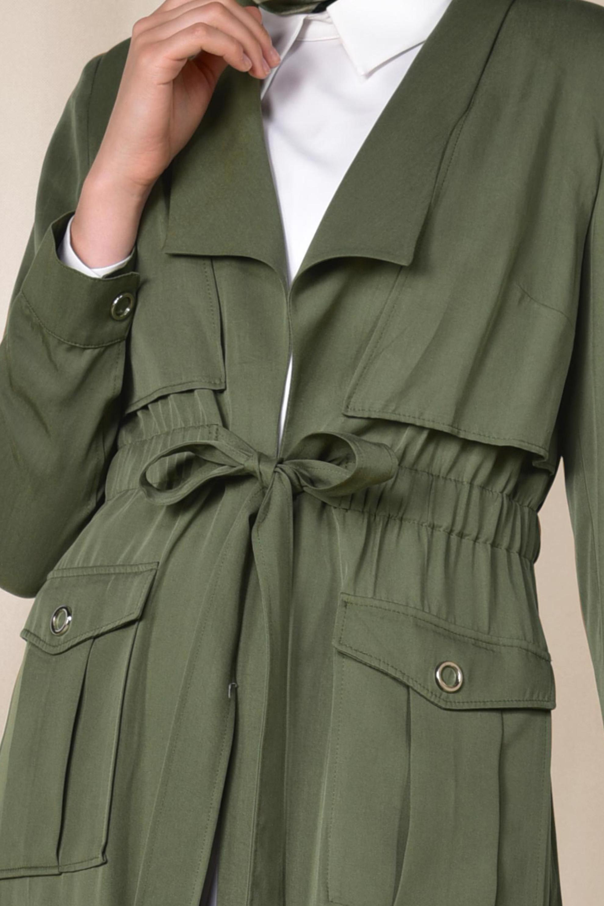 Tesettür giyim HAKİ BELİ BAĞCIKLI ASİMETRİK KESİM TENSEL TRENÇKOT 1414