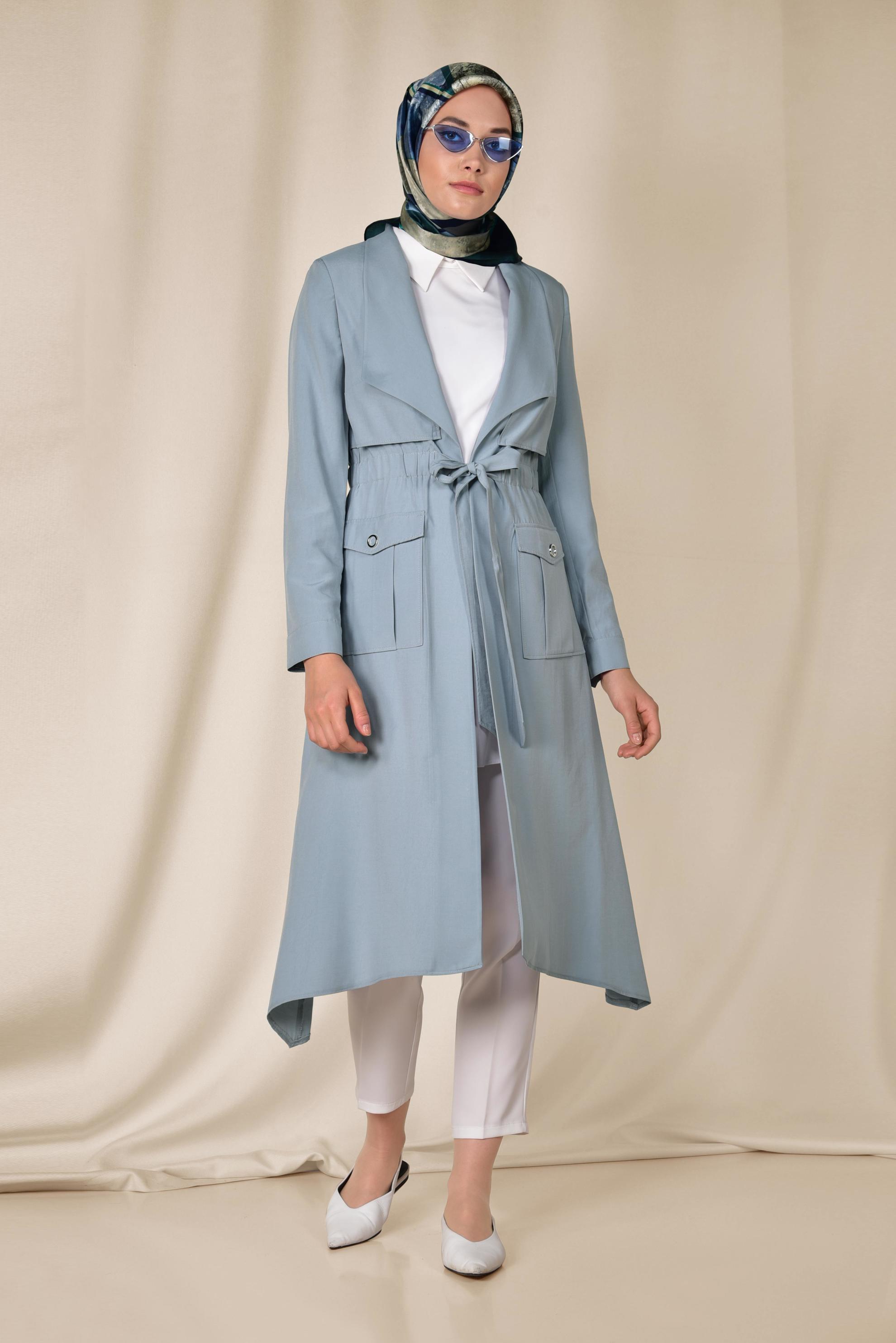Tesettür giyim MAVİ BELİ BAĞCIKLI ASİMETRİK KESİM TENSEL TRENÇKOT 1414