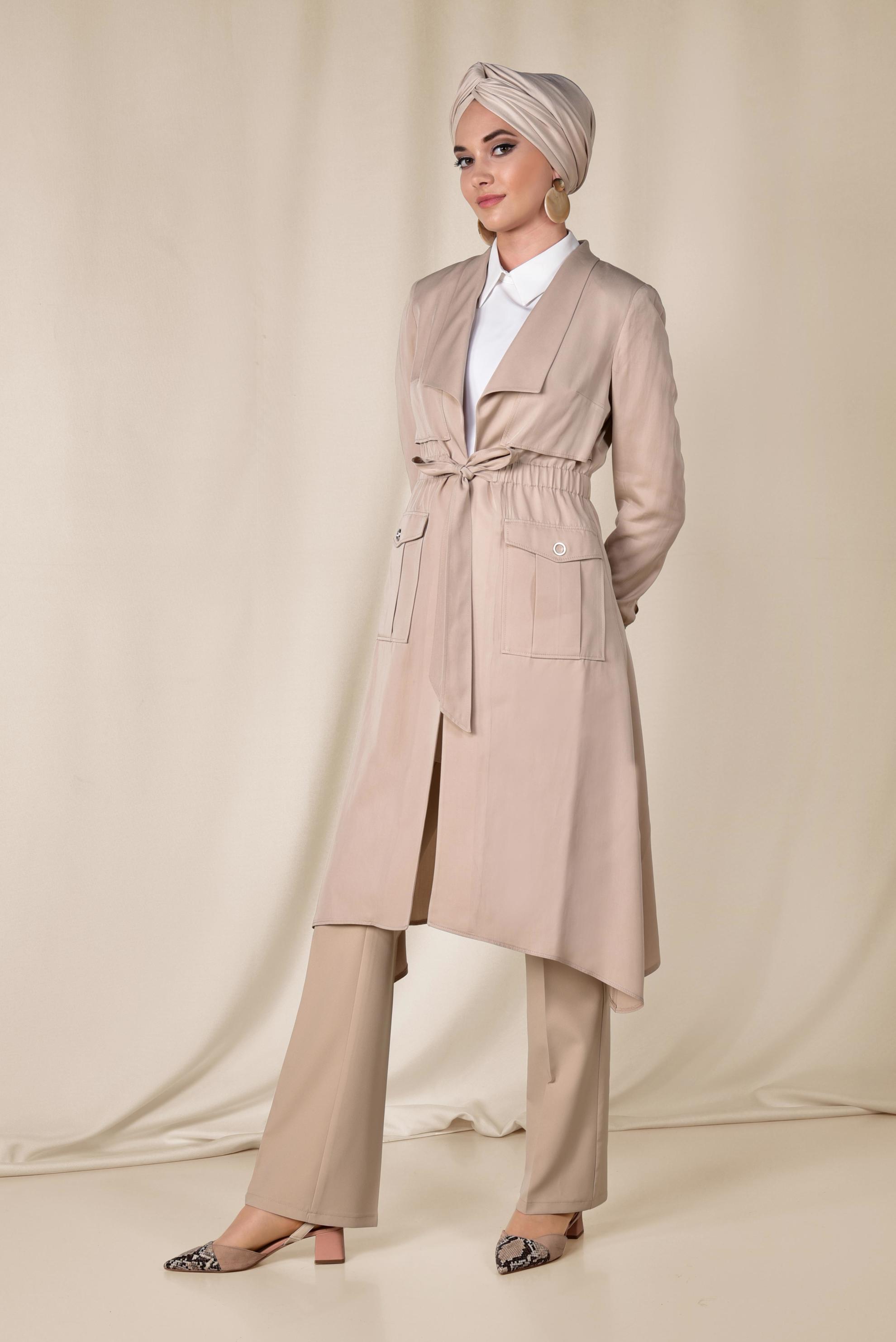 Tesettür giyim EKRU BELİ BAĞCIKLI ASİMETRİK KESİM TENSEL TRENÇKOT 1414
