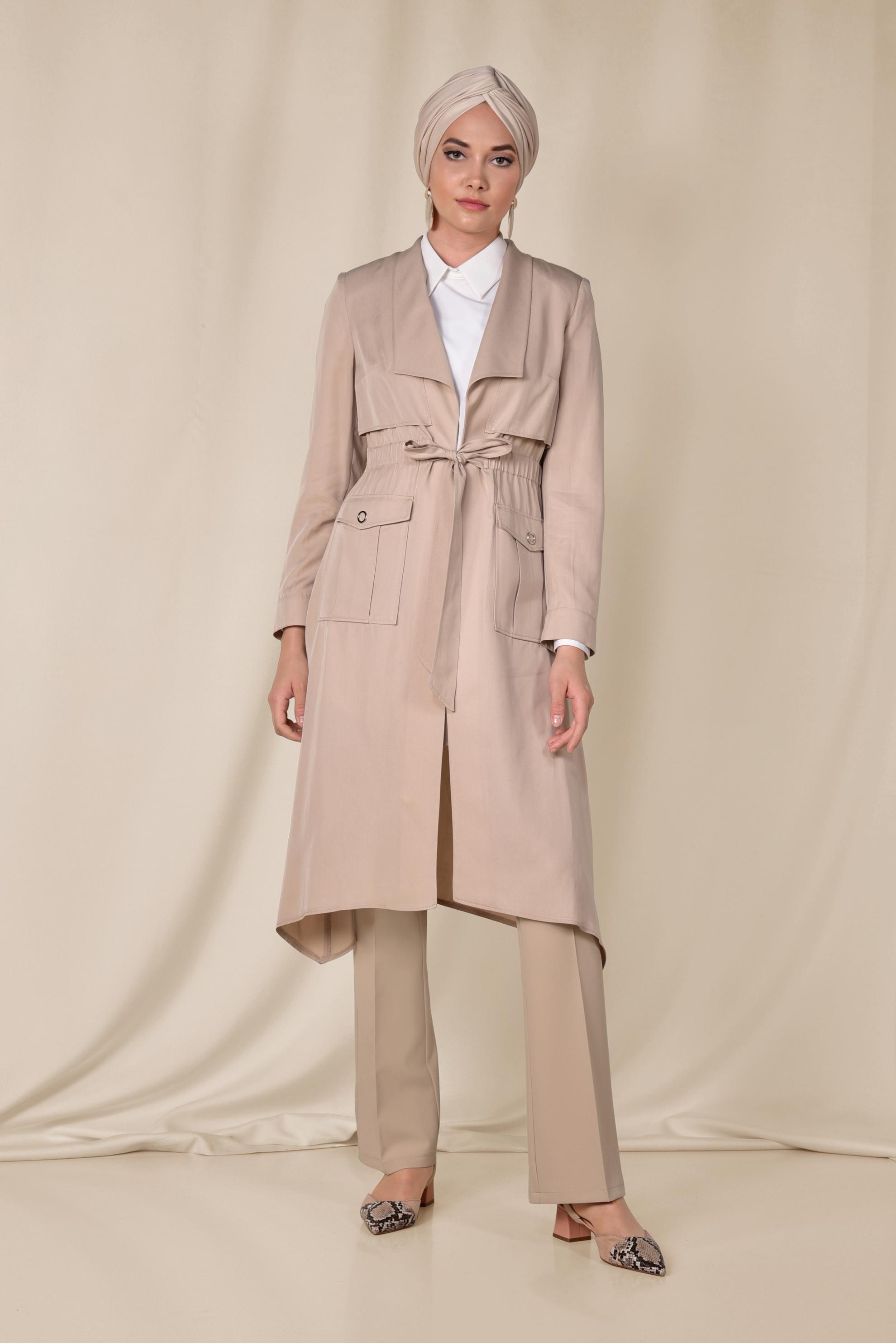 Tesettür giyim EKRU BELİ BAĞCIKLI ASİMETRİK KESİM TENSEL TRENÇKOT 1414