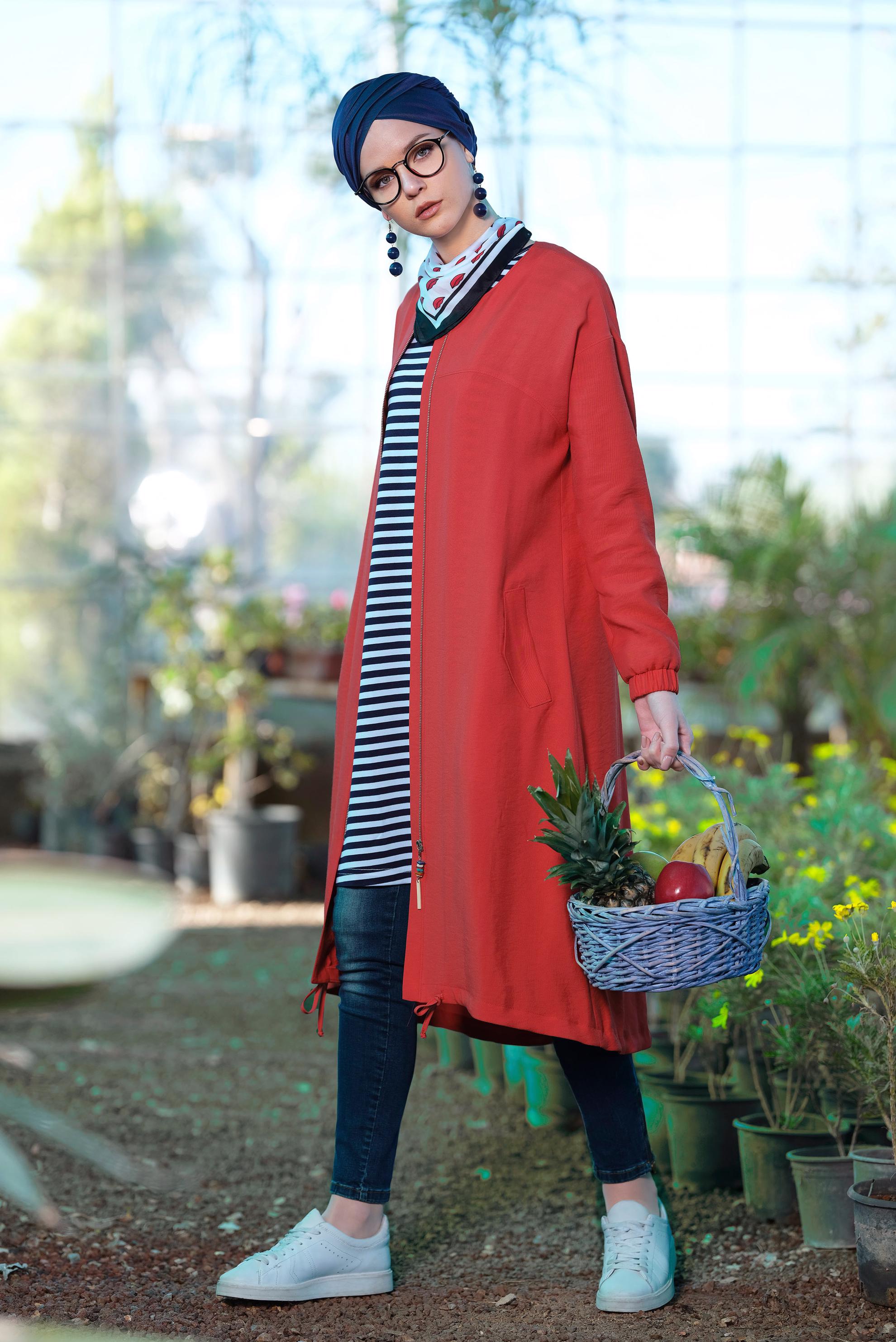 Tesettür giyim KIRMIZI YUVARLAK YAKA FERMUARLI TRENÇKOT 1418