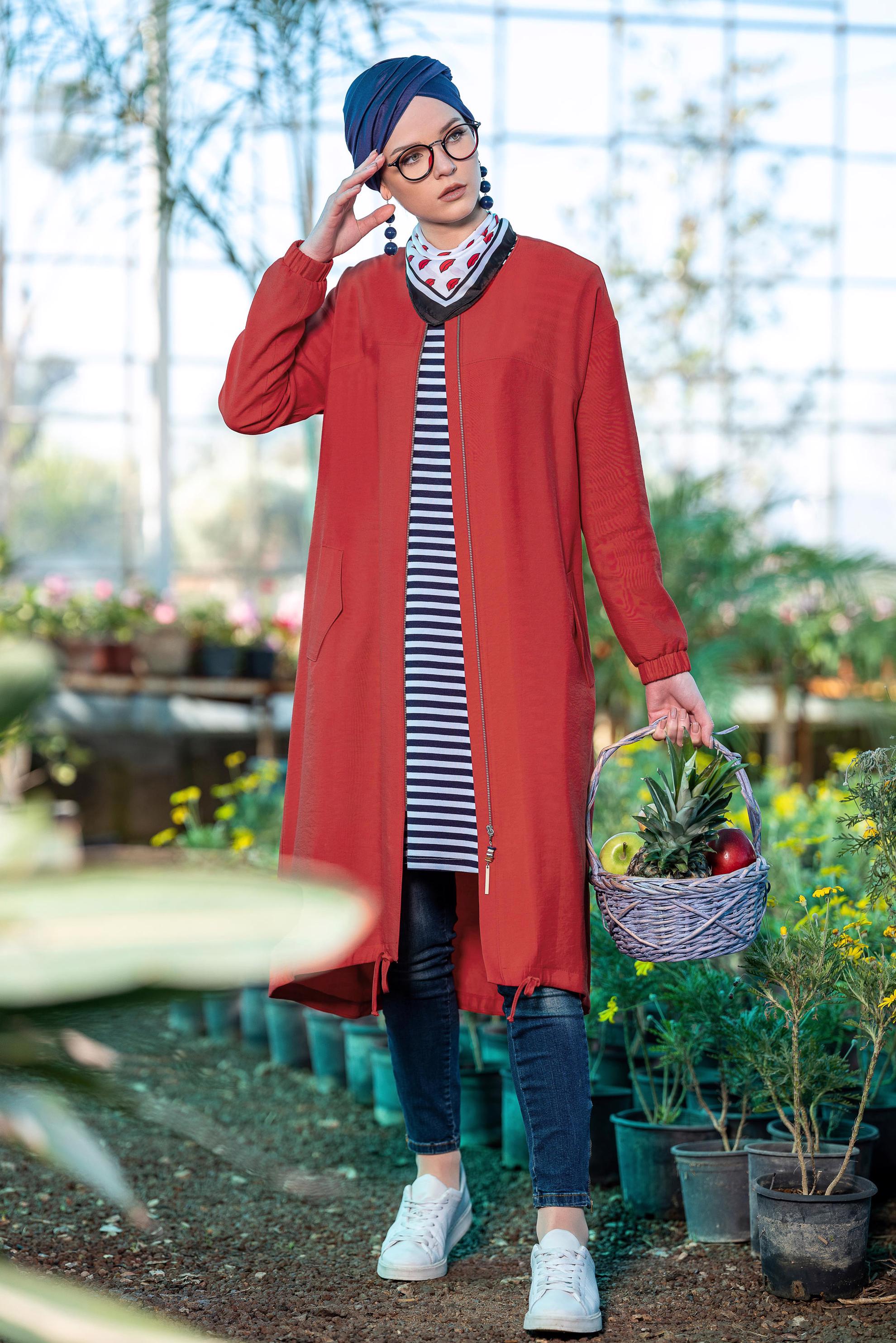 Tesettür giyim KIRMIZI YUVARLAK YAKA FERMUARLI TRENÇKOT 1418