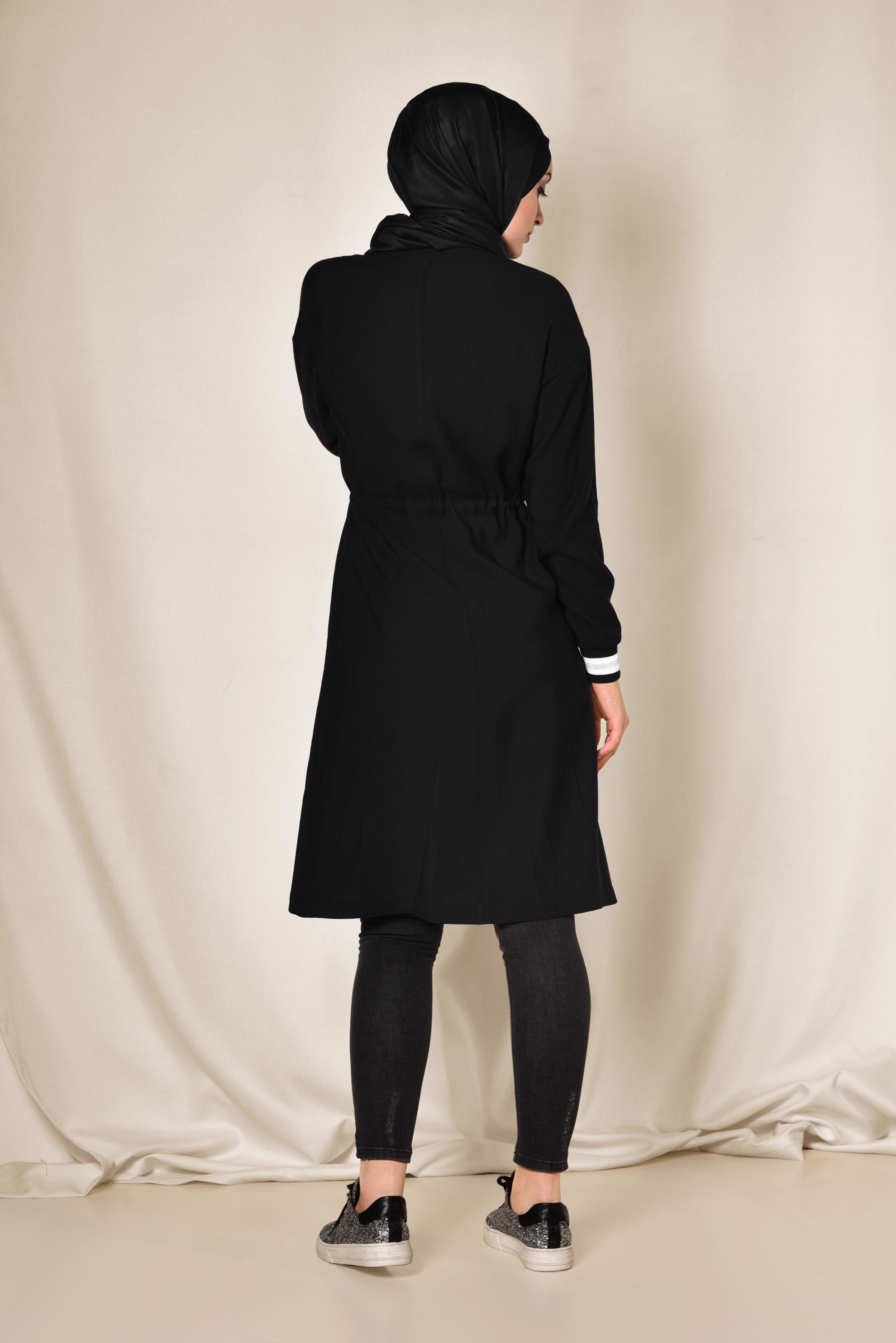 Tesettür giyim SİYAH BELİ BÜZGÜLÜ ZİNCİR DETAYLI TRENÇKOT 1425 