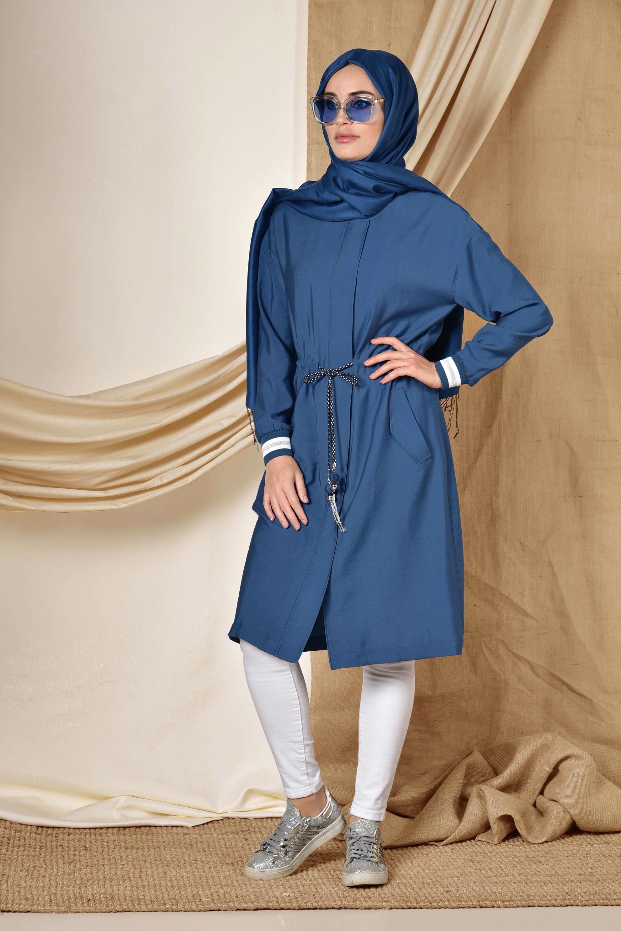 Tesettür giyim LACİVERT BELİ BÜZGÜLÜ ZİNCİR DETAYLI TRENÇKOT 1425 