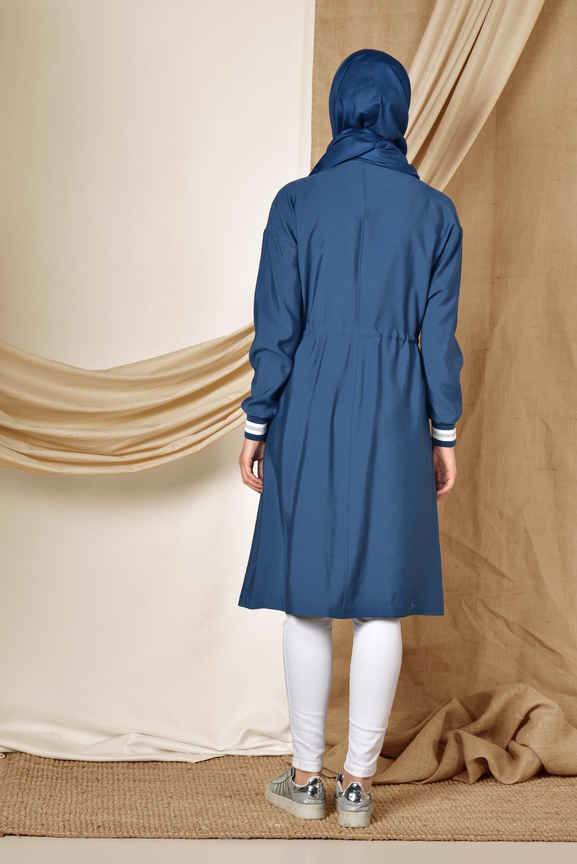 Tesettür giyim LACİVERT BELİ BÜZGÜLÜ ZİNCİR DETAYLI TRENÇKOT 1425 