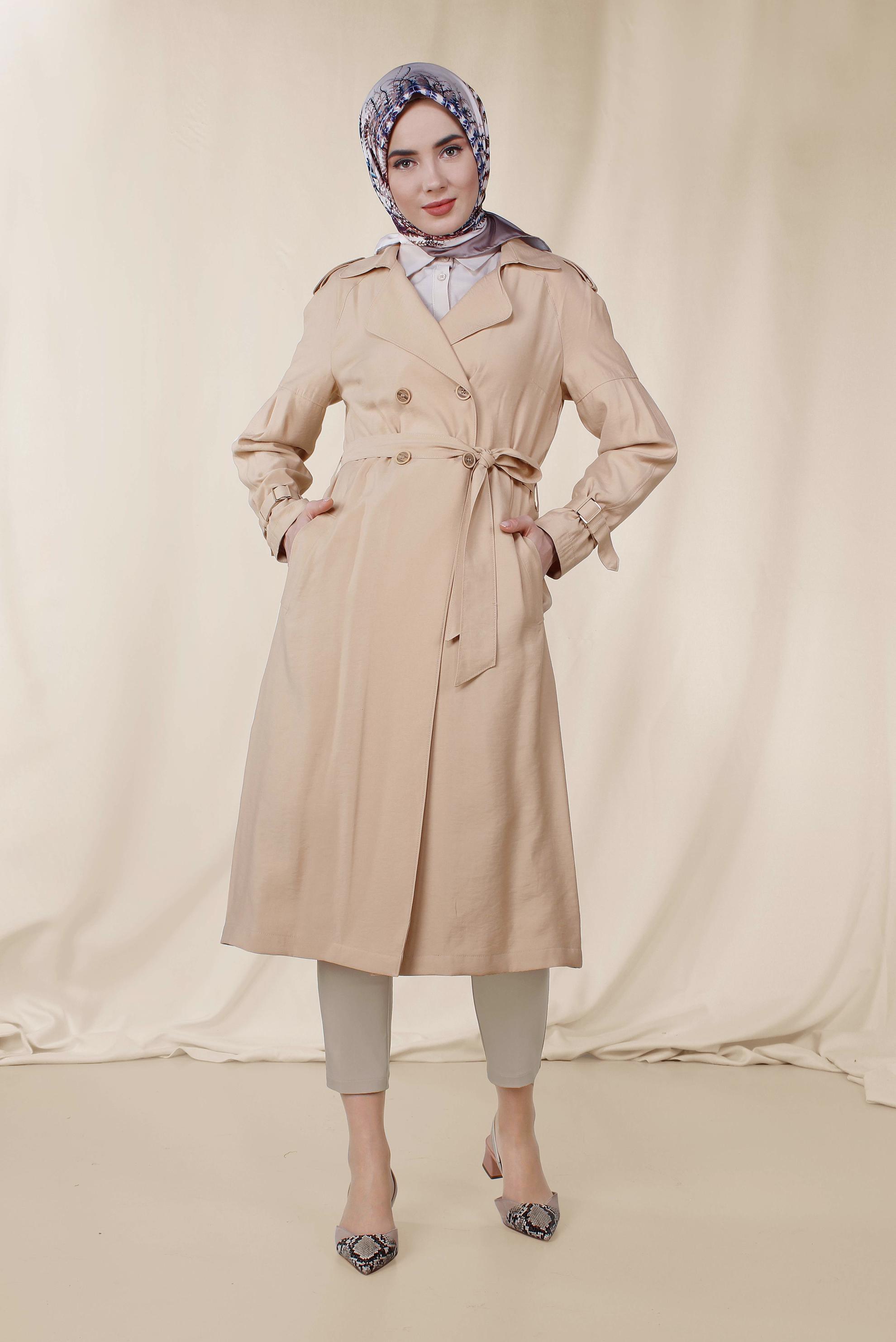 Tesettür giyim BEJ DÜĞMELİ VE KEMERLİ SPOR TRENÇKOT 1429