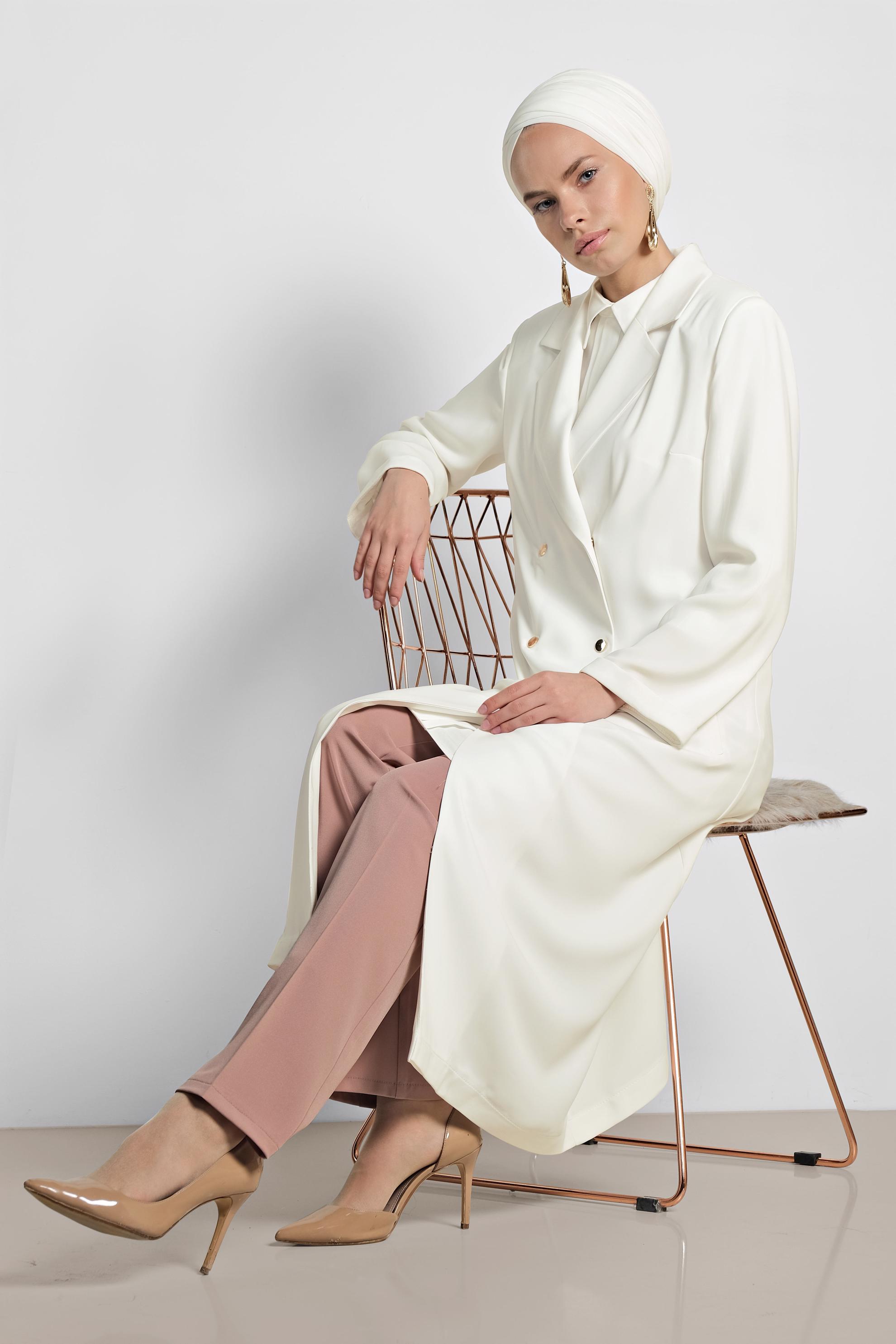 Tesettür giyim BEYAZ KRUVAZE UZUN TRENÇKOT 1435