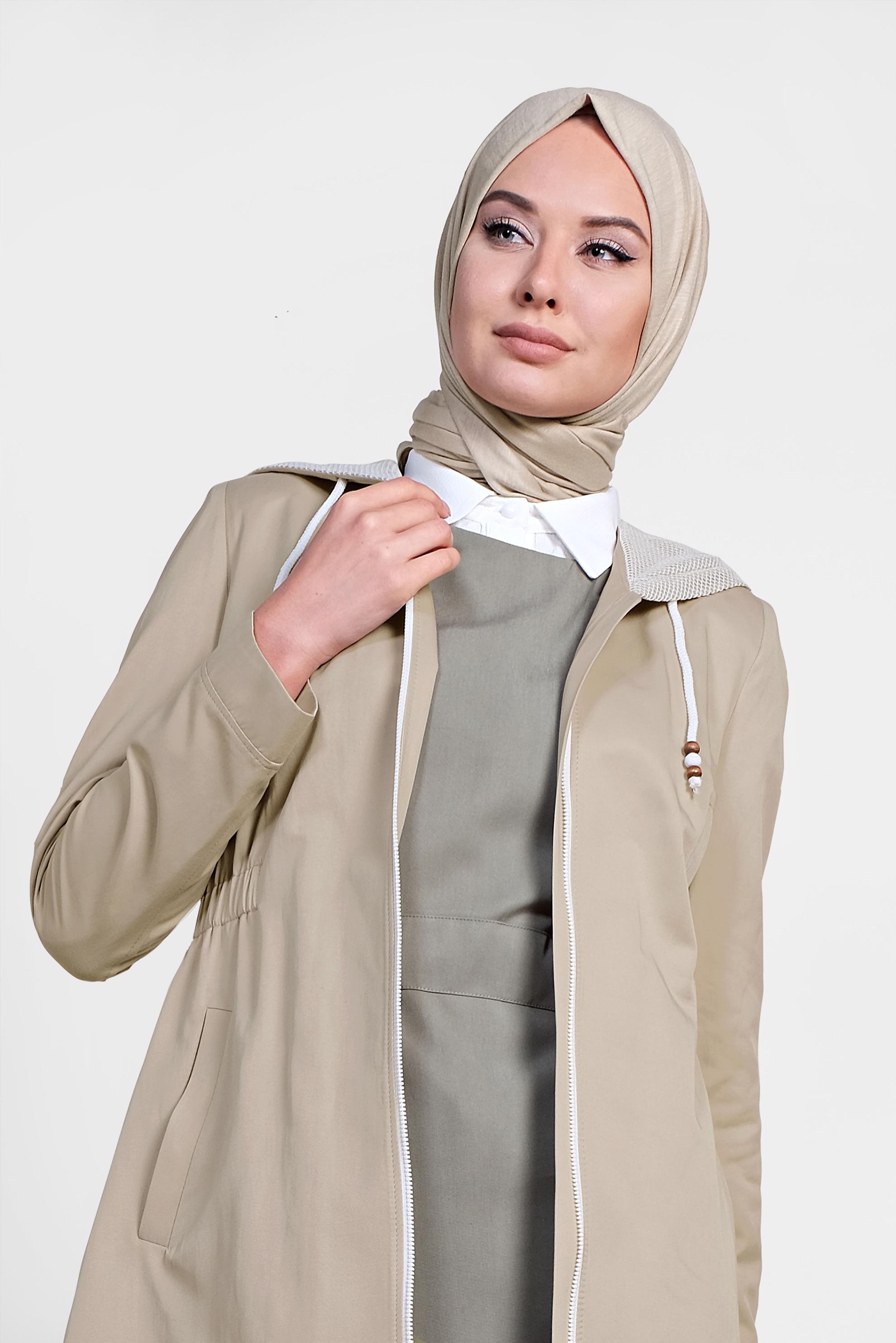 Tesettür giyim BEJ ÖNDEN FERMUARLI KAPÜŞONLU TRENÇKOT 1437