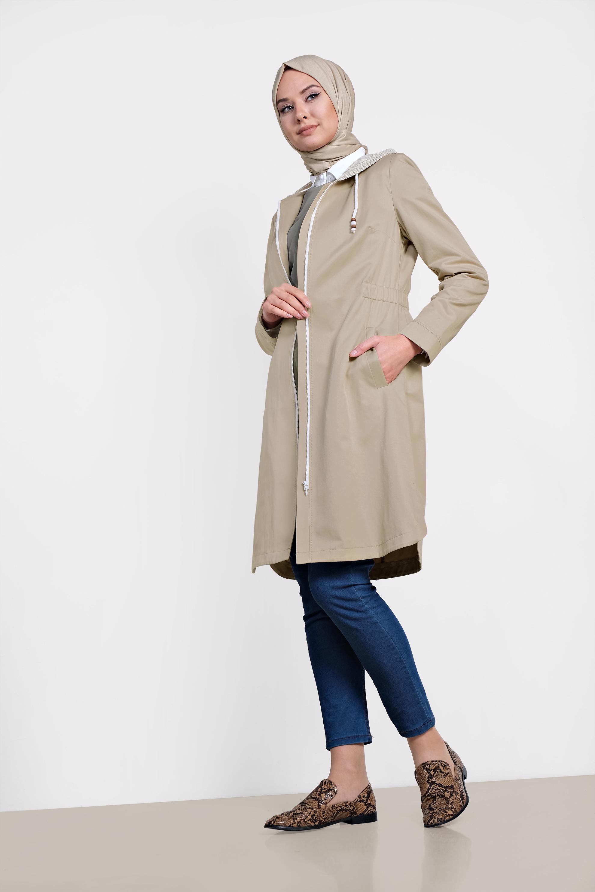 Tesettür giyim BEJ ÖNDEN FERMUARLI KAPÜŞONLU TRENÇKOT 1437