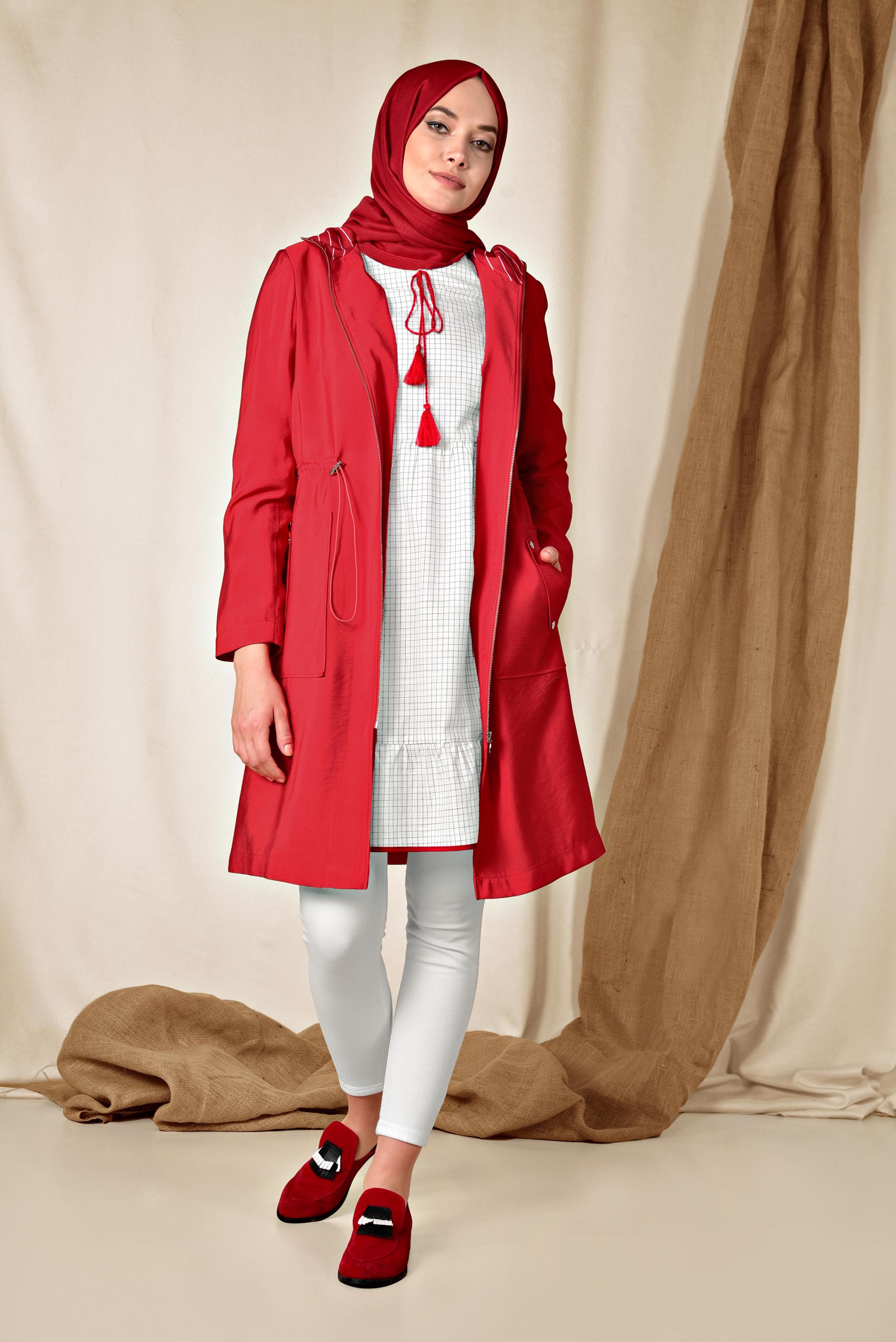 Tesettür giyim KIRMIZI BELİ BÜZGÜLÜ KAPÜŞONLU TRENÇKOT 1441
