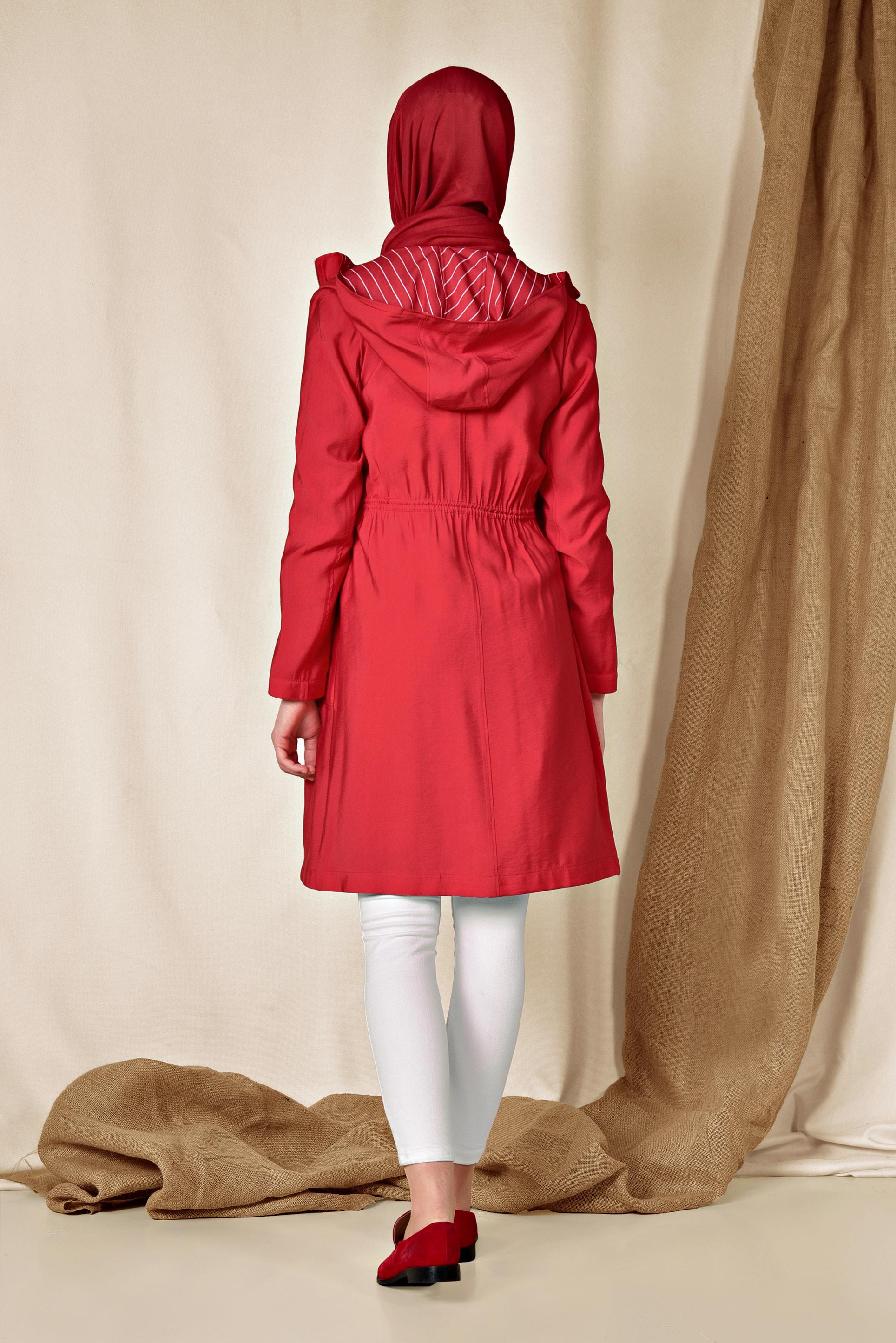 Tesettür giyim KIRMIZI BELİ BÜZGÜLÜ KAPÜŞONLU TRENÇKOT 1441