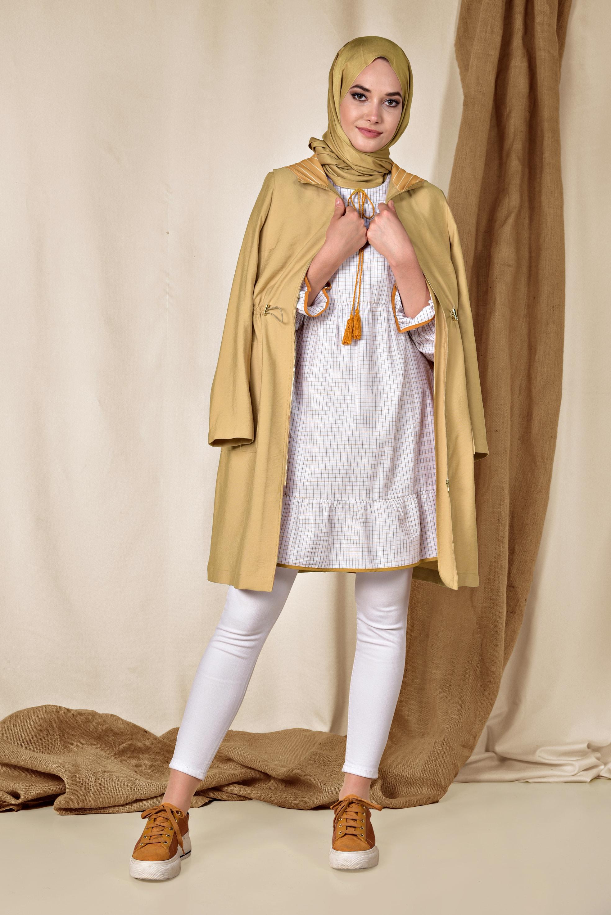 Tesettür giyim SARI BELİ BÜZGÜLÜ KAPÜŞONLU TRENÇKOT 1441