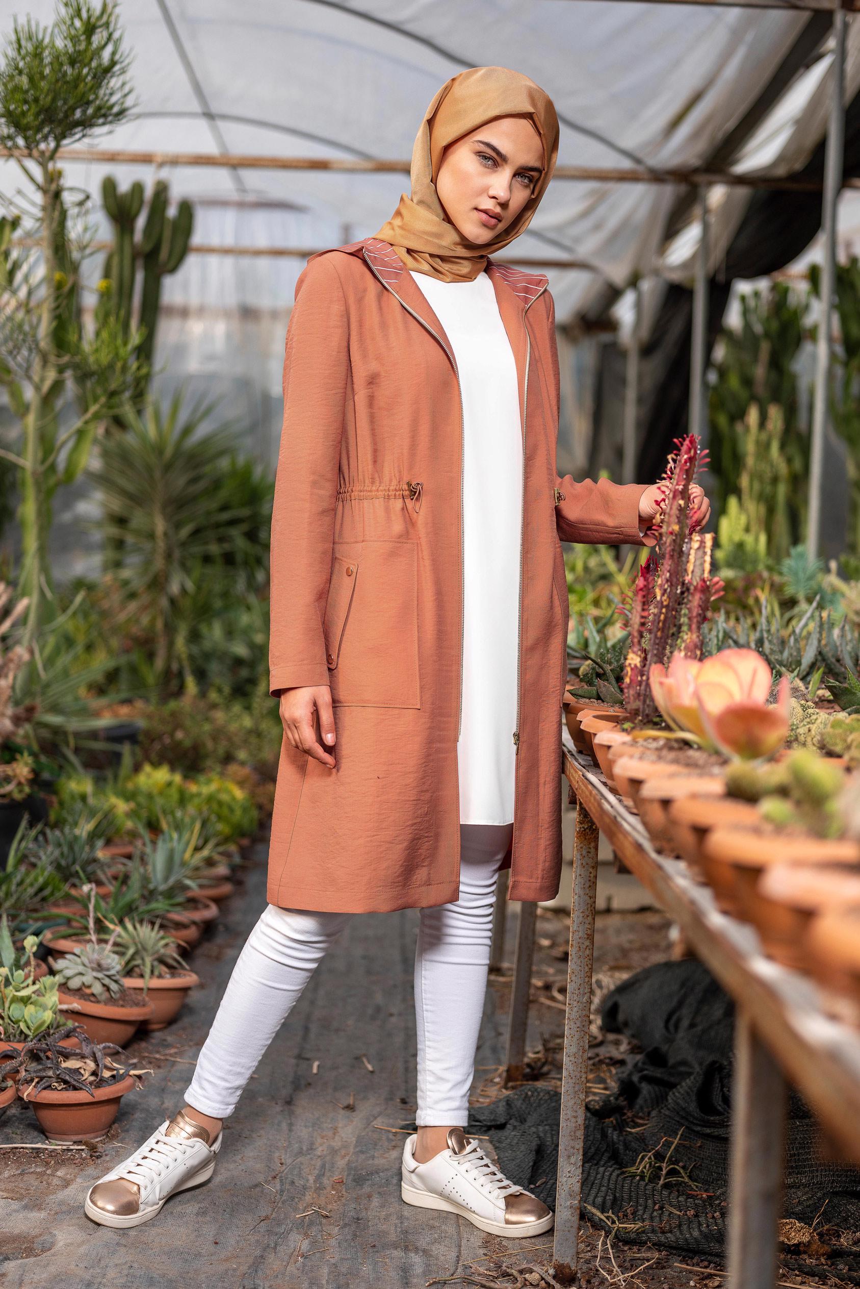 Tesettür giyim TURUNCU BELİ BÜZGÜLÜ KAPÜŞONLU TRENÇKOT 1441