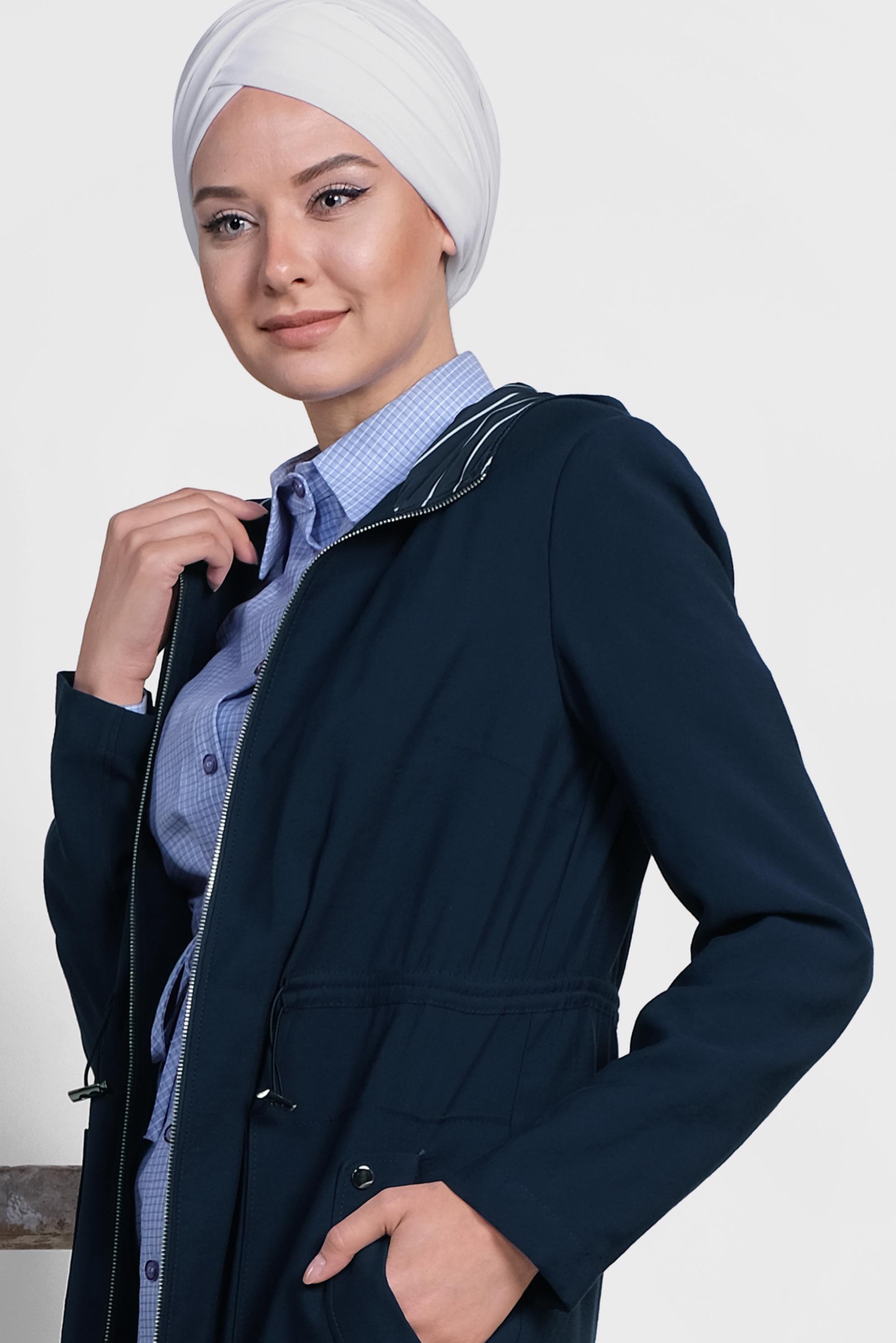 Tesettür giyim LACİVERT BELİ BÜZGÜLÜ KAPÜŞONLU TRENÇKOT 1441