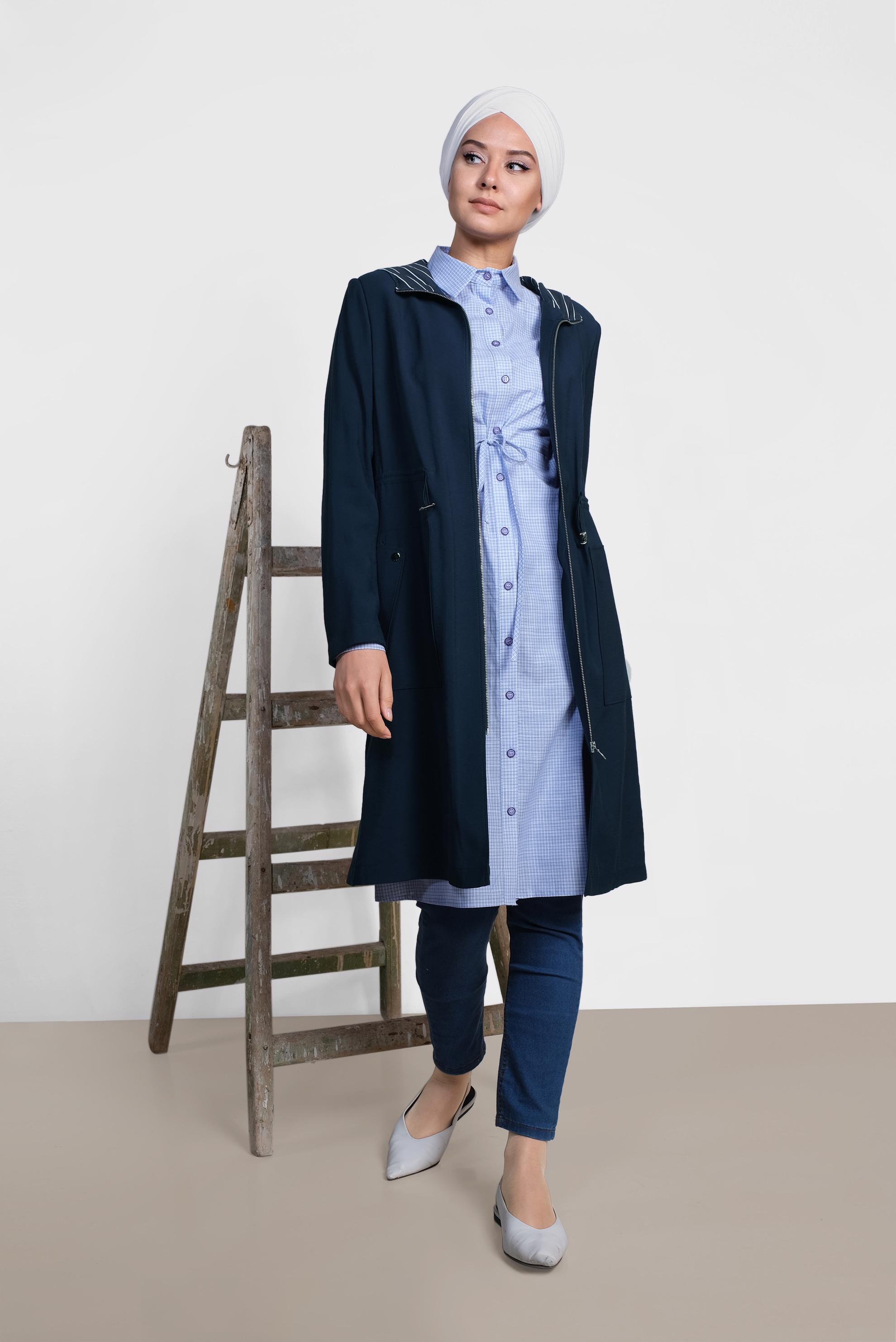 Tesettür giyim LACİVERT BELİ BÜZGÜLÜ KAPÜŞONLU TRENÇKOT 1441