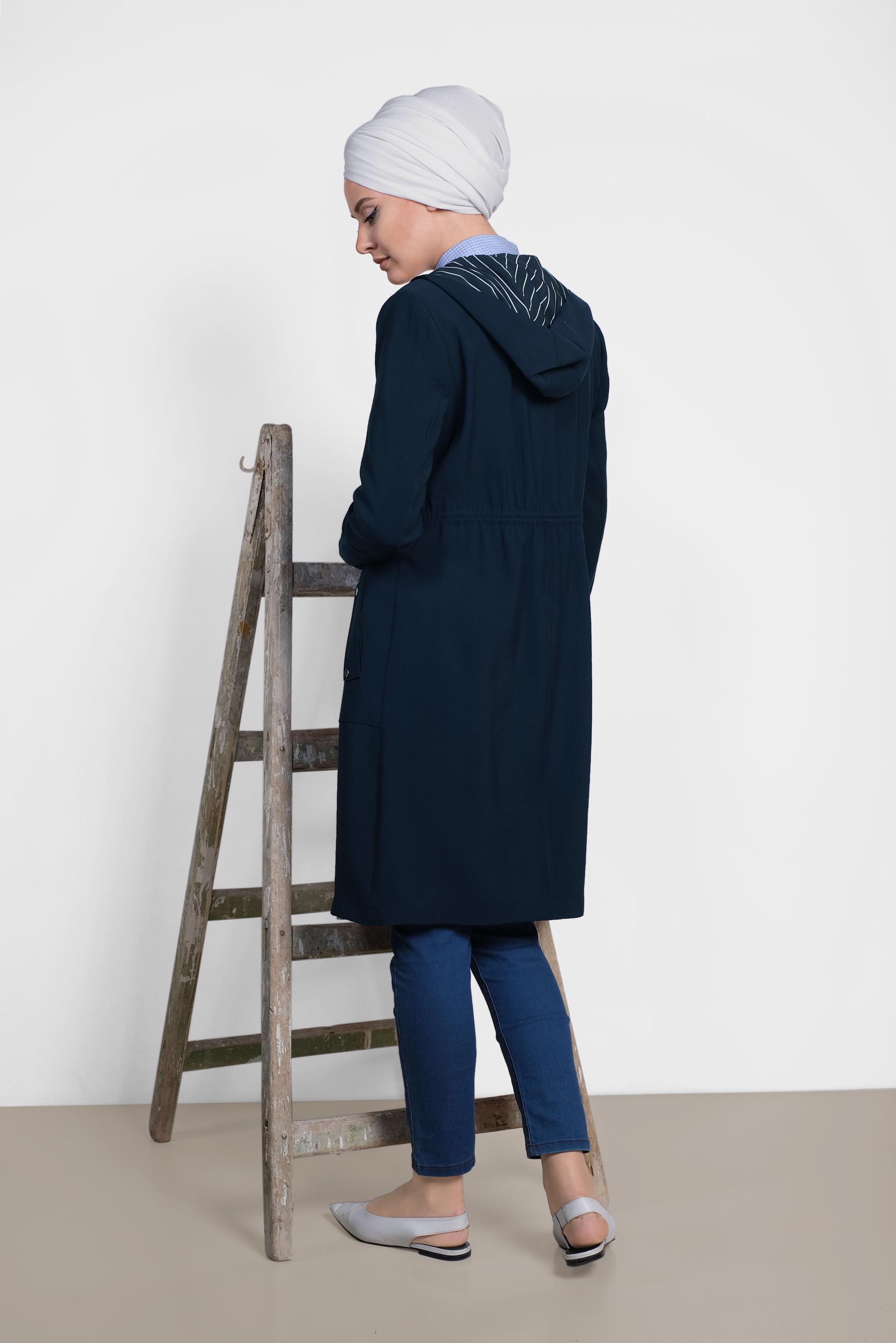 Tesettür giyim LACİVERT BELİ BÜZGÜLÜ KAPÜŞONLU TRENÇKOT 1441