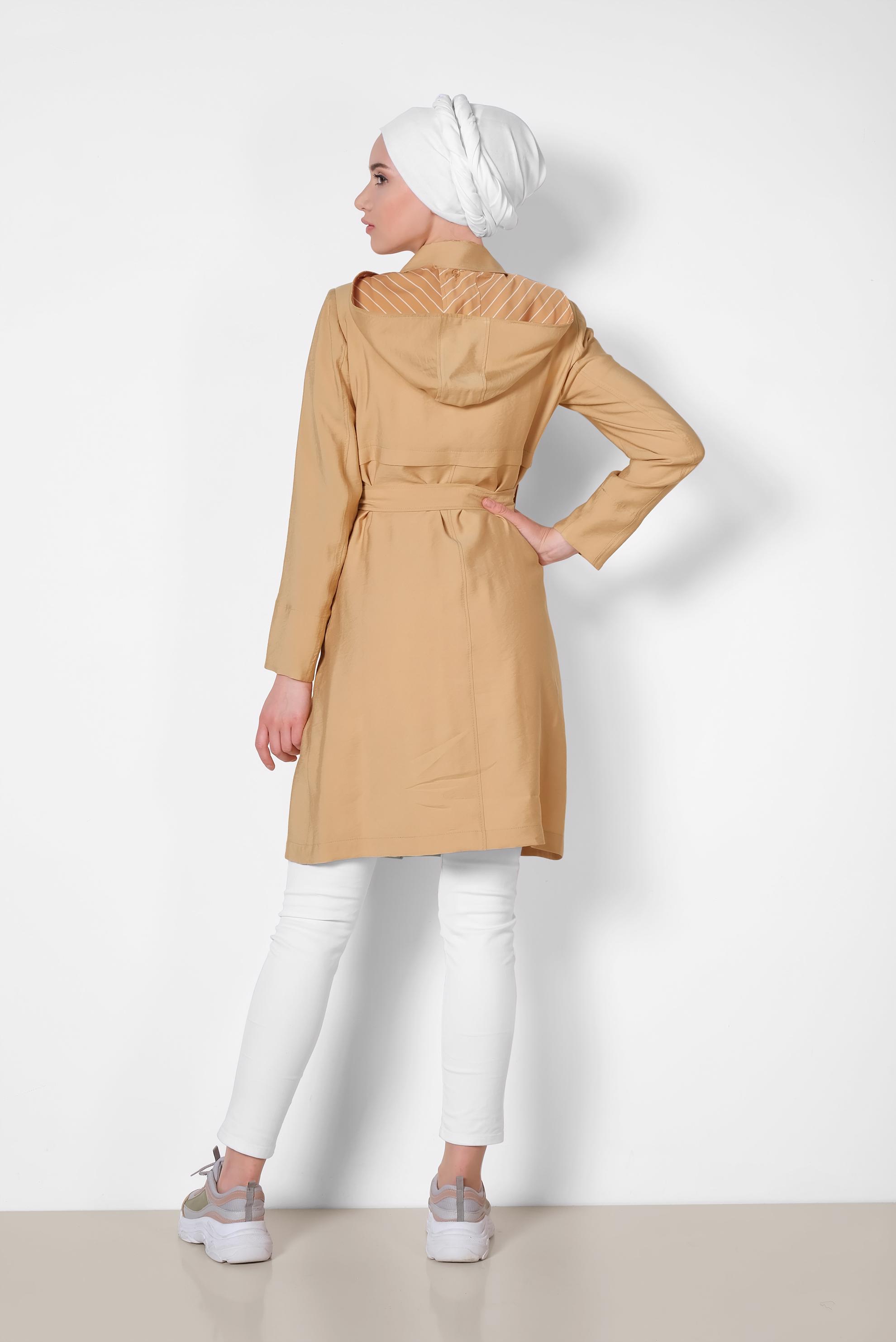 Tesettür giyim SARI ÖNDEN DÜĞMELİ İKİ YANI CEPLİ TRENÇKOT 1442 