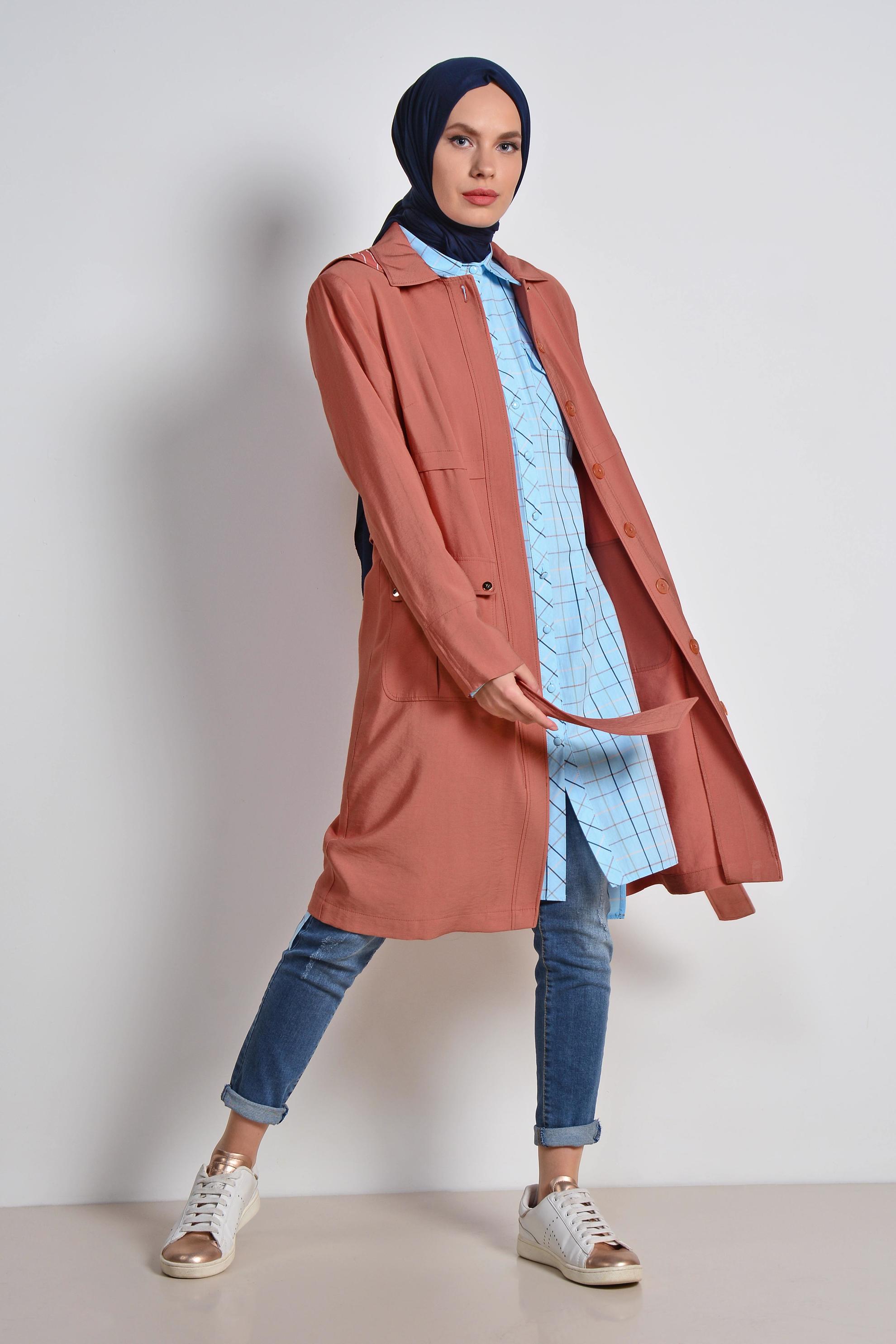 Tesettür giyim TURUNCU ÖNDEN DÜĞMELİ İKİ YANI CEPLİ TRENÇKOT 1442