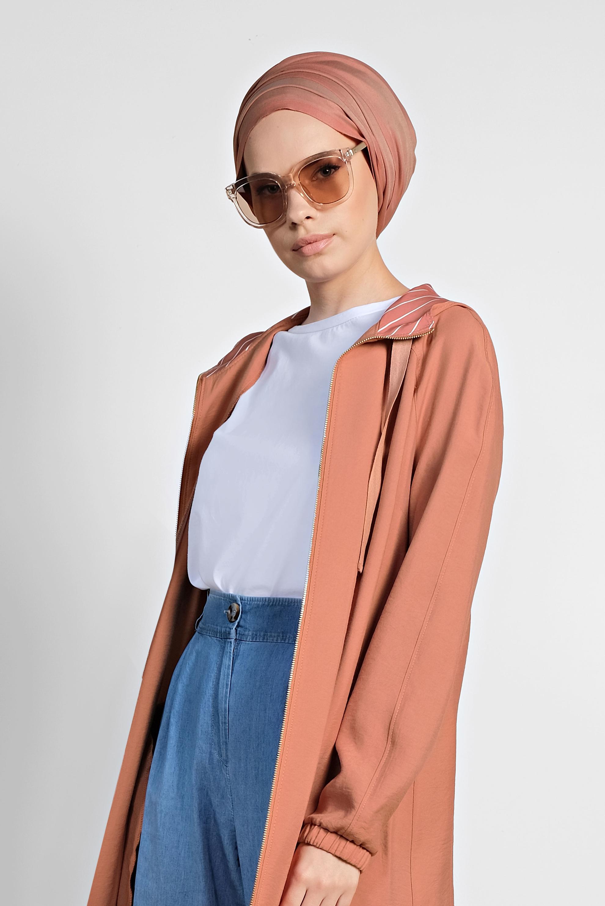 Tesettür giyim TURUNCU ETEK UCU BÜZGÜLÜ FERMUARLI TRENÇKOT 1447