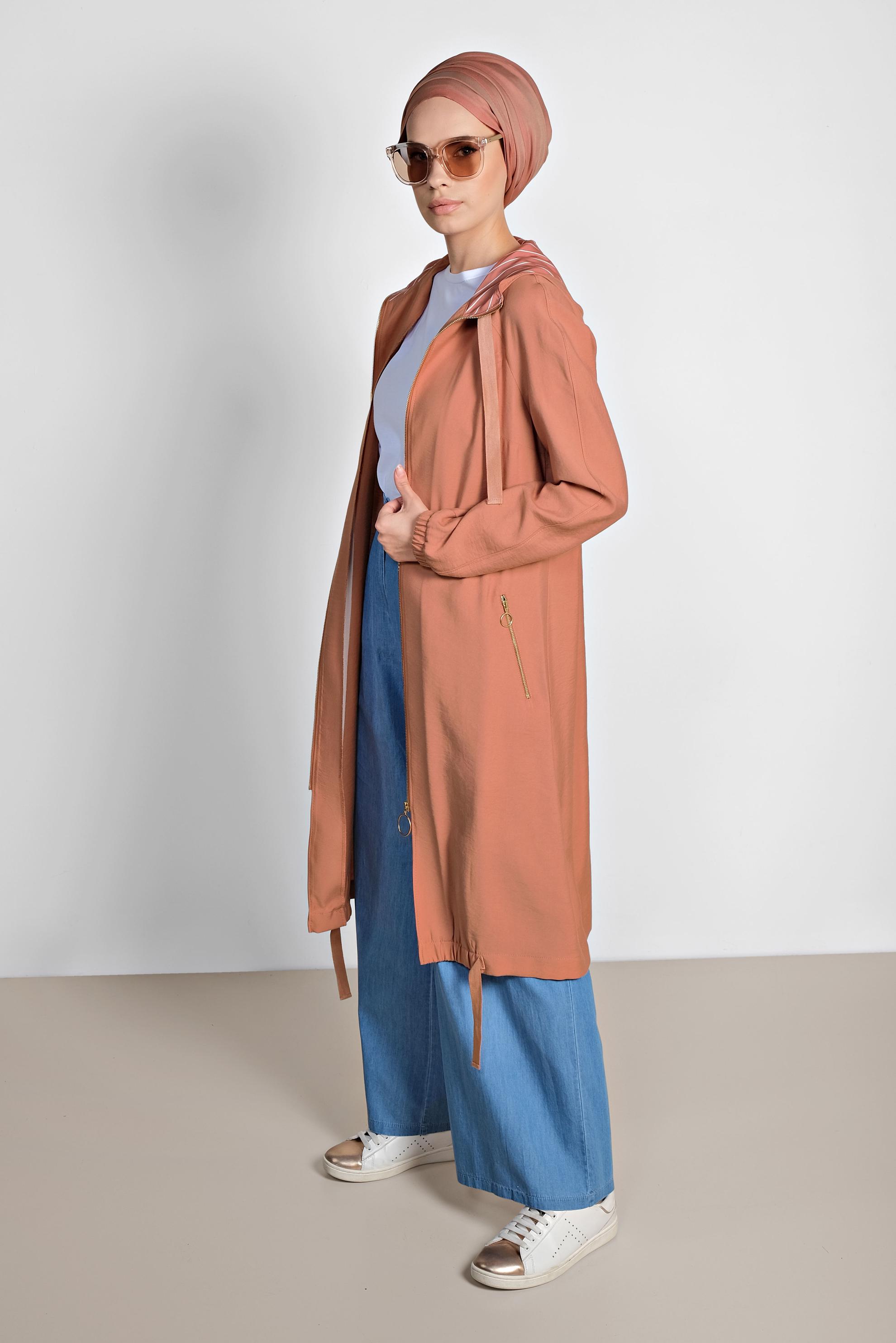 Tesettür giyim TURUNCU ETEK UCU BÜZGÜLÜ FERMUARLI TRENÇKOT 1447