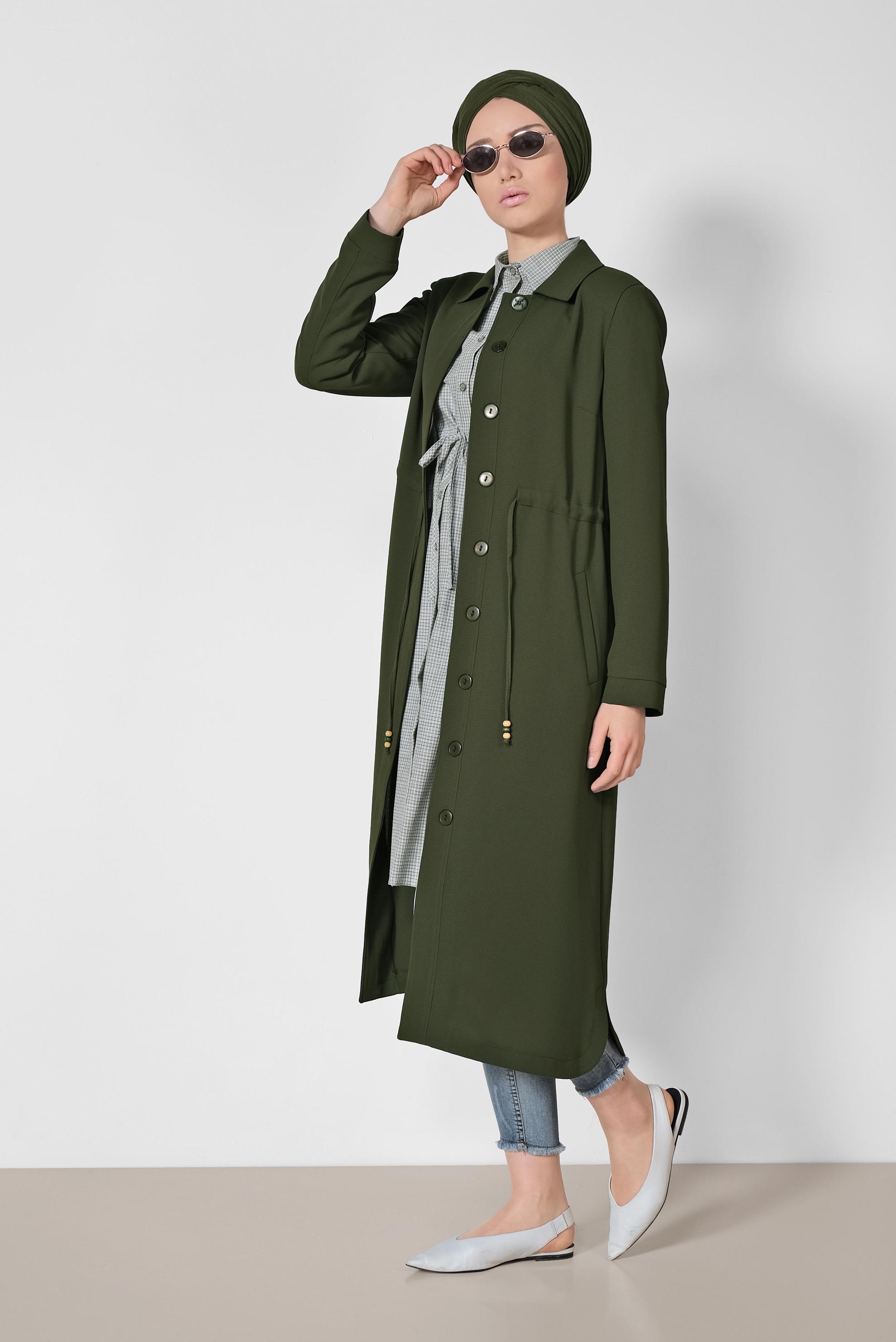 Tesettür giyim HAKİ ÖNDEN GİZLİ DÜĞMELİ BELİ BÜZGÜLÜ TRENÇKOT 1450