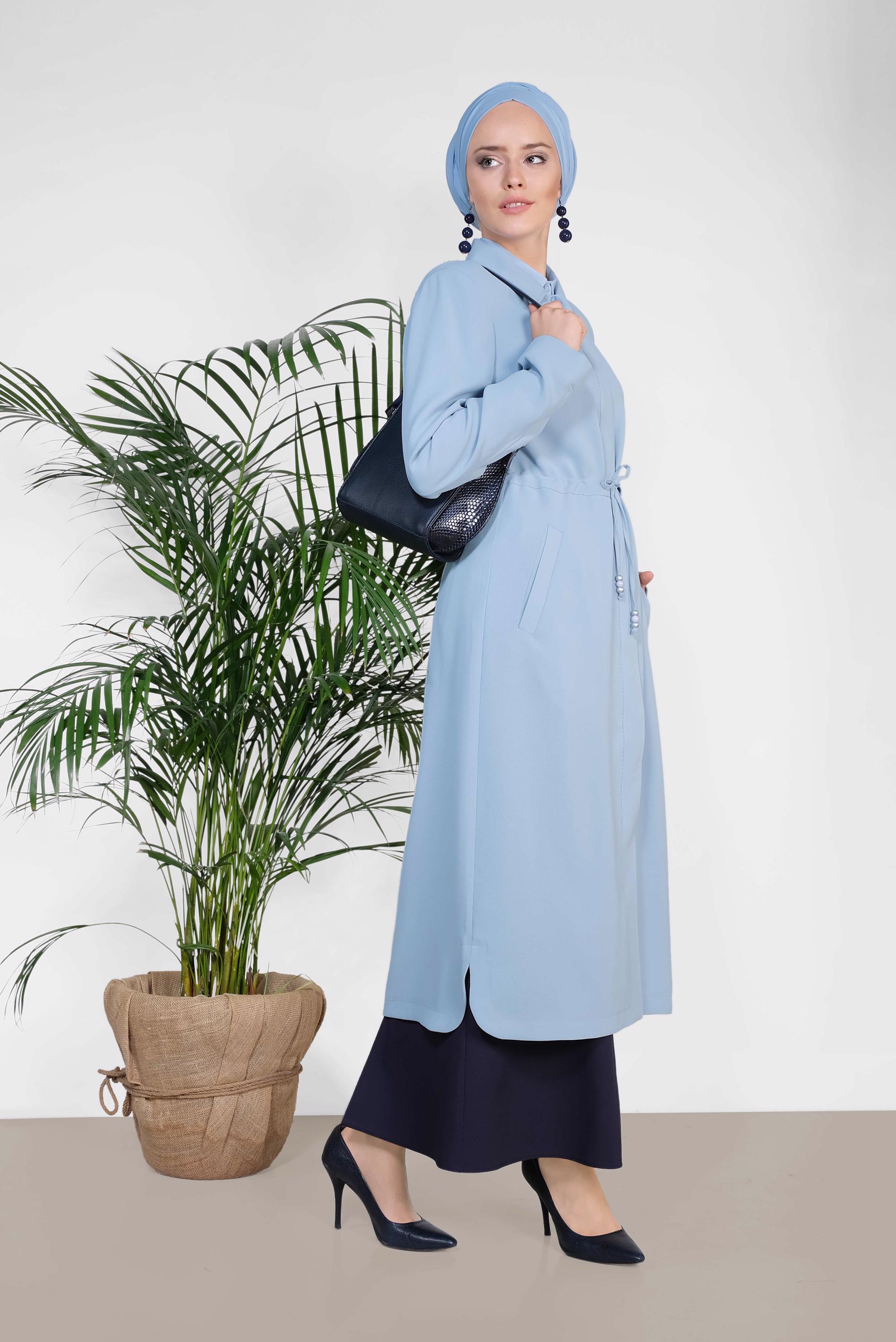 Tesettür giyim MAVİ ÖNDEN GİZLİ DÜĞMELİ BELİ BÜZGÜLÜ TRENÇKOT 1450