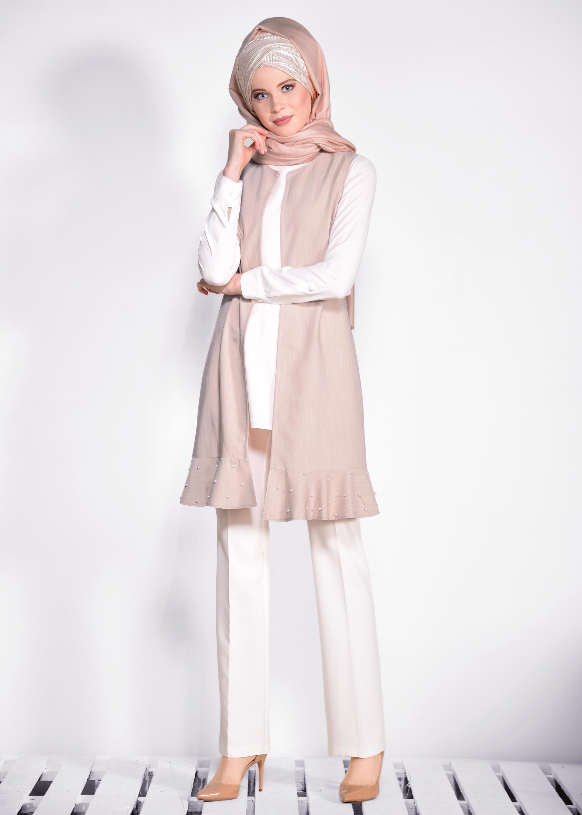 Tesettür giyim BEJ ETEK UCU İNCİLİ VE VOLANLI YELEK 4331