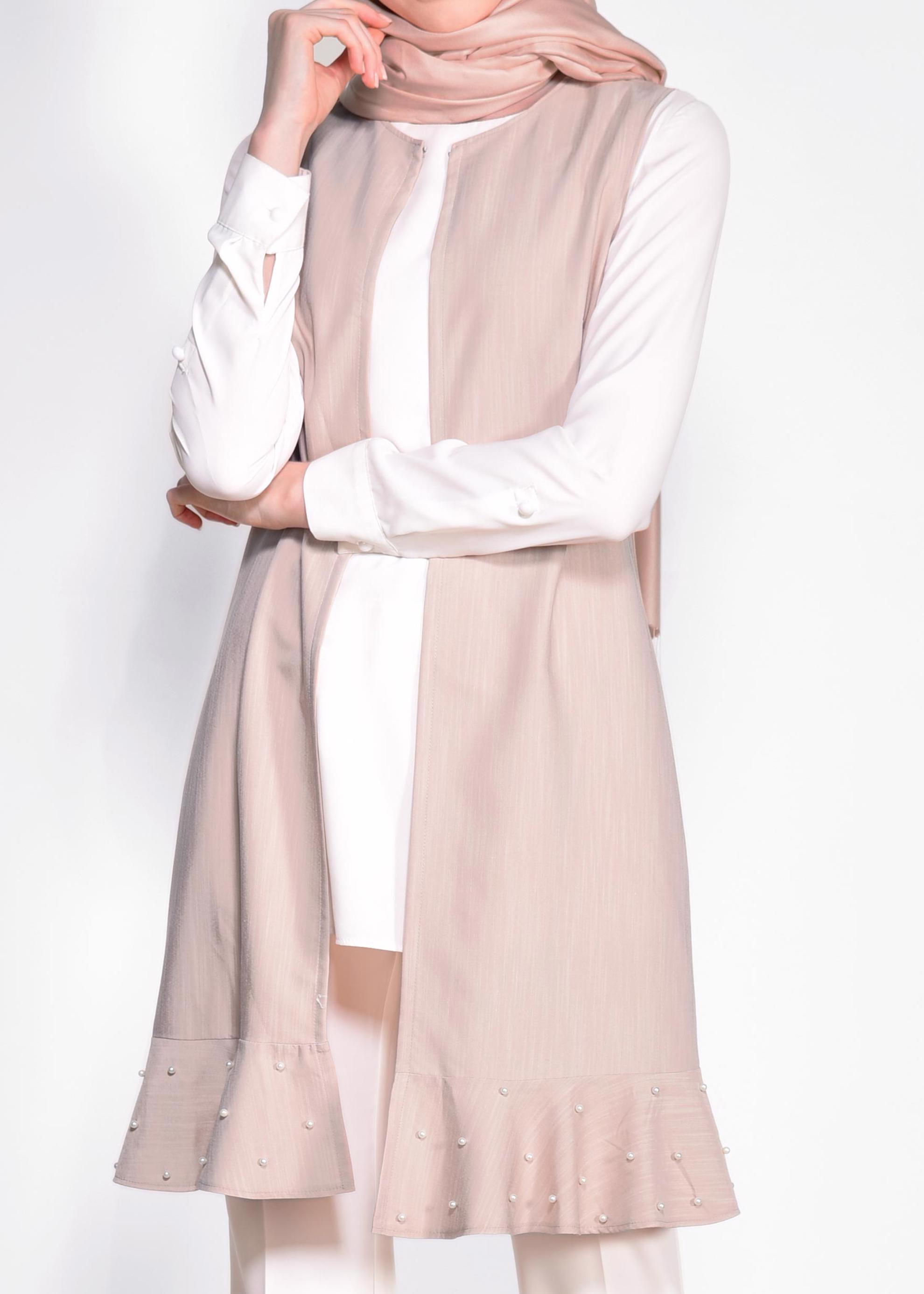 Tesettür giyim BEJ ETEK UCU İNCİLİ VE VOLANLI YELEK 4331