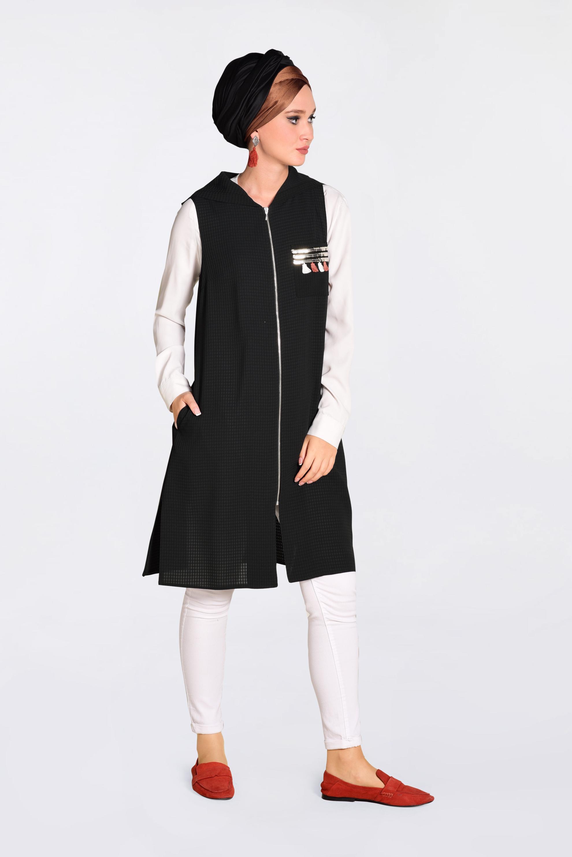 Tesettür giyim SİYAH PUL VE PÜSKÜL DETAYLI KAPÜŞONLU YELEK 4388