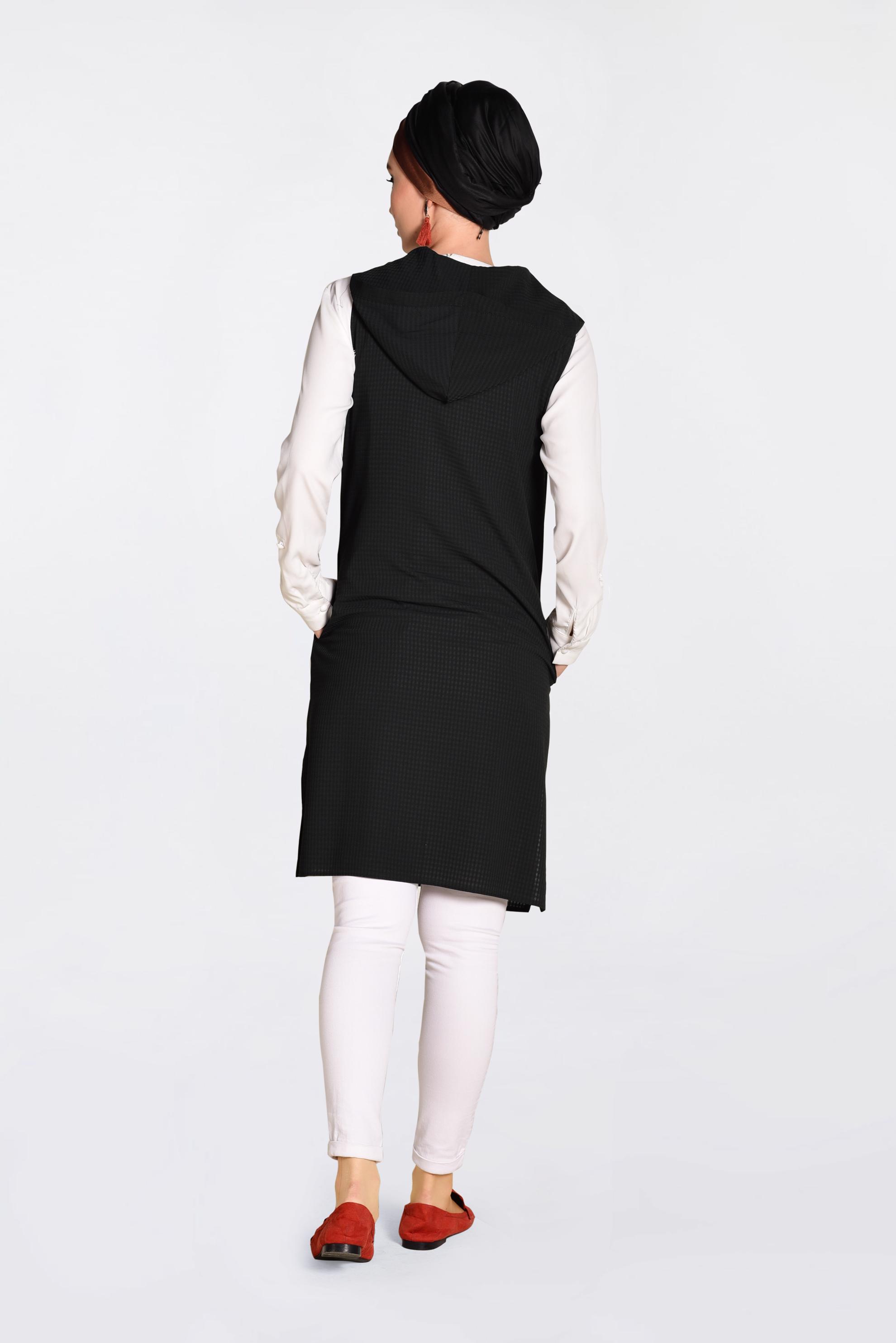 Tesettür giyim SİYAH PUL VE PÜSKÜL DETAYLI KAPÜŞONLU YELEK 4388