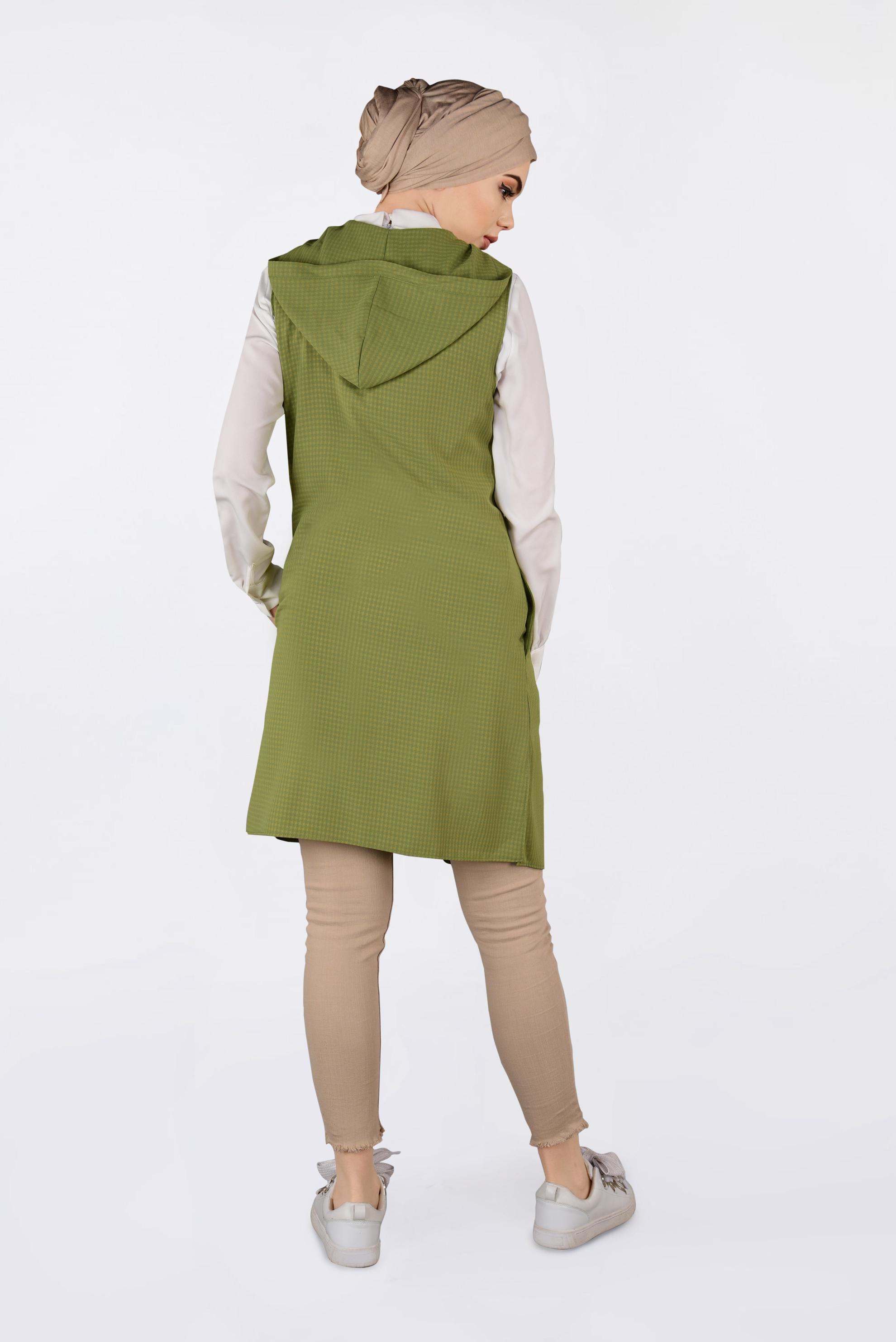 Tesettür giyim YEŞİL PUL VE PÜSKÜL DETAYLI KAPÜŞONLU YELEK 4388