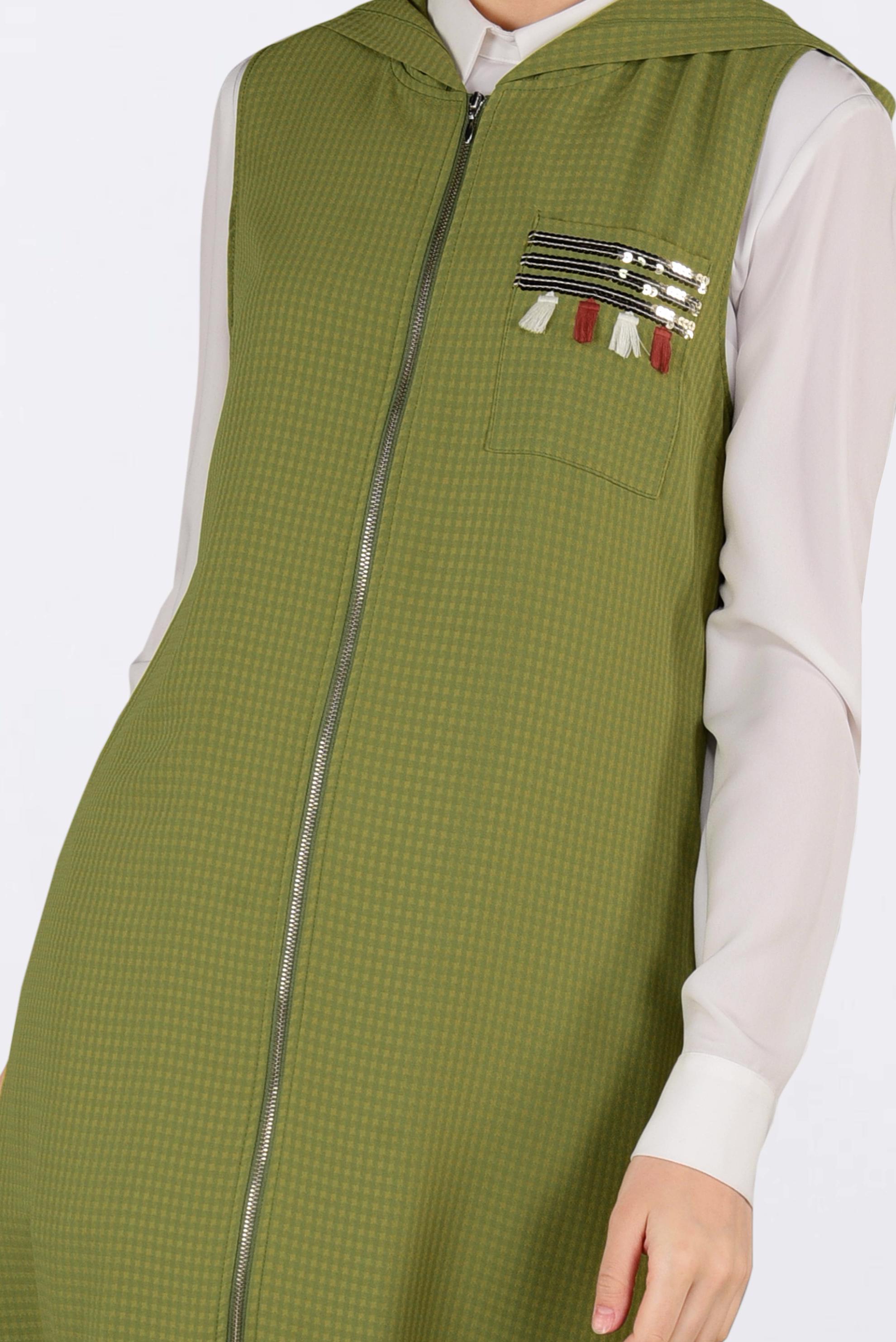 Tesettür giyim YEŞİL PUL VE PÜSKÜL DETAYLI KAPÜŞONLU YELEK 4388