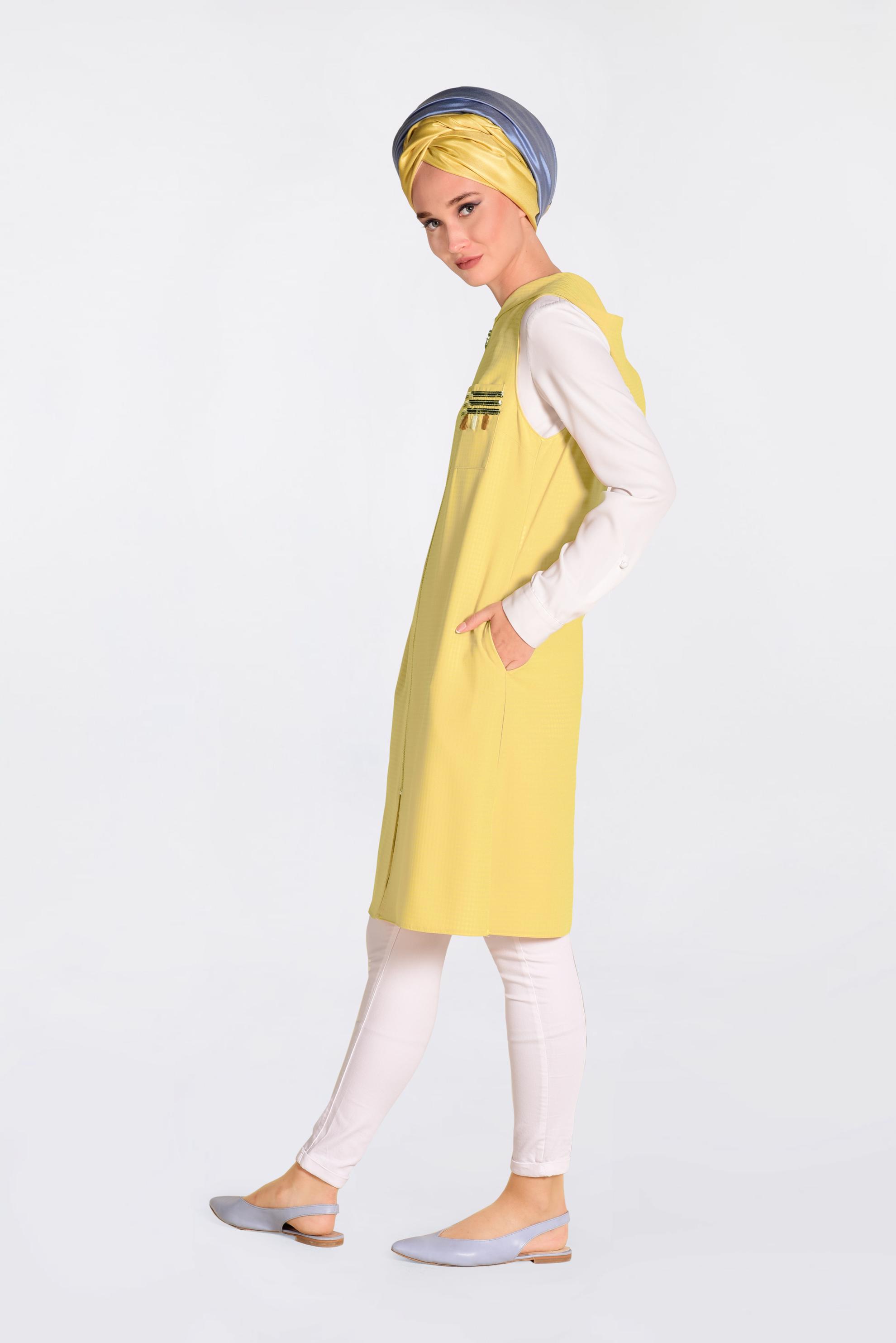 Tesettür giyim SARI PUL VE PÜSKÜL DETAYLI KAPÜŞONLU YELEK 4388