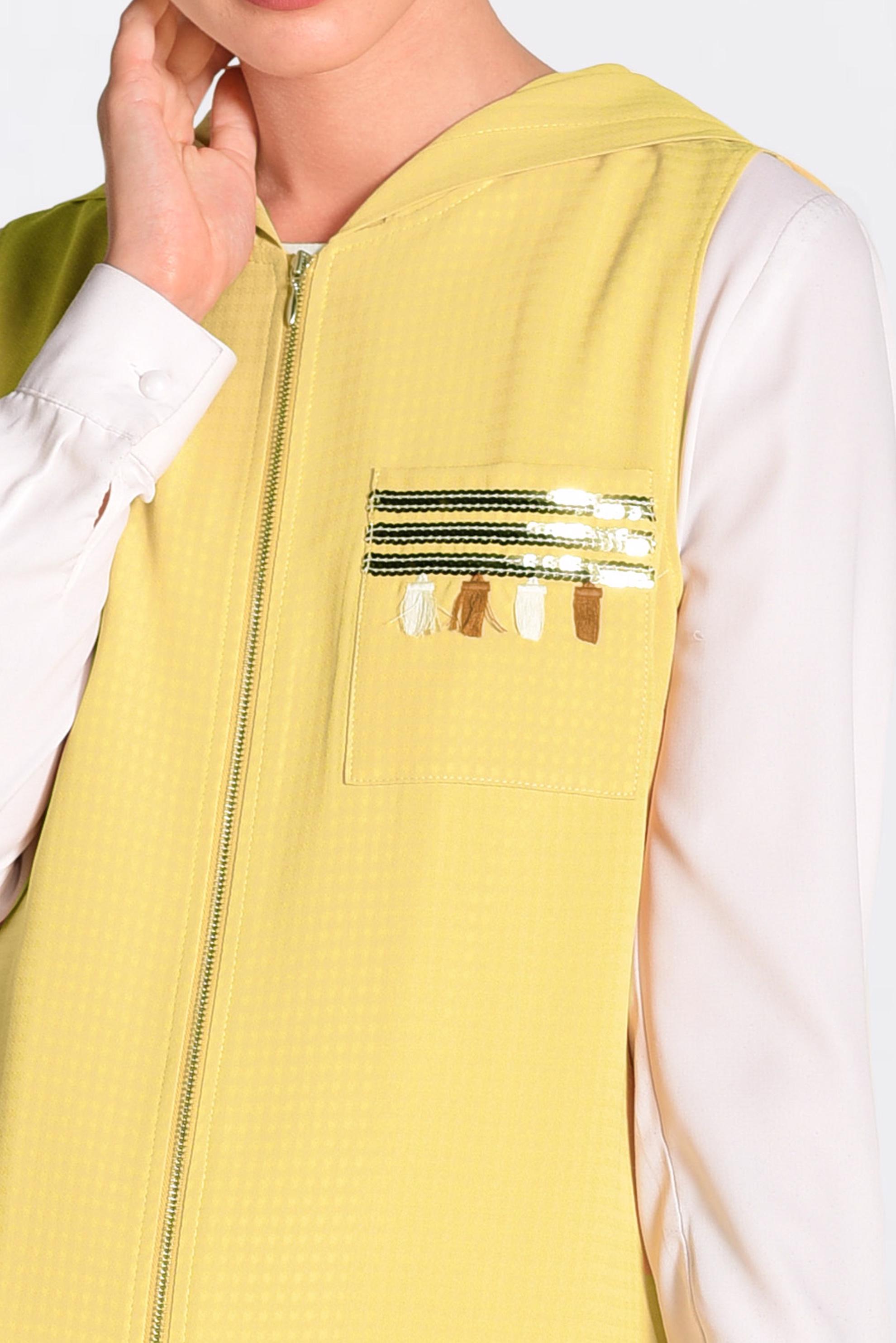 Tesettür giyim SARI PUL VE PÜSKÜL DETAYLI KAPÜŞONLU YELEK 4388