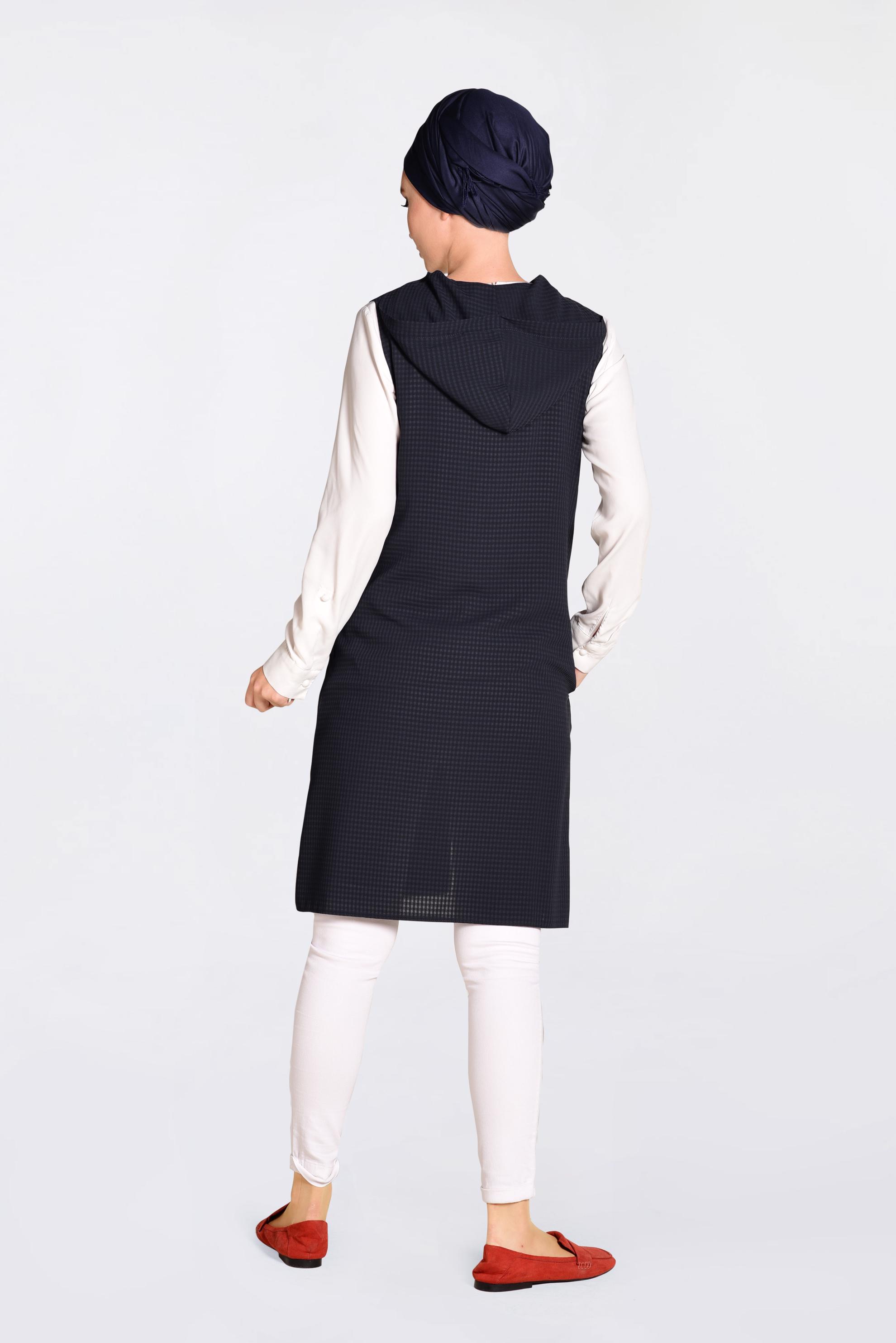 Tesettür giyim LACİVERT PUL VE PÜSKÜL DETAYLI KAPÜŞONLU YELEK 4388