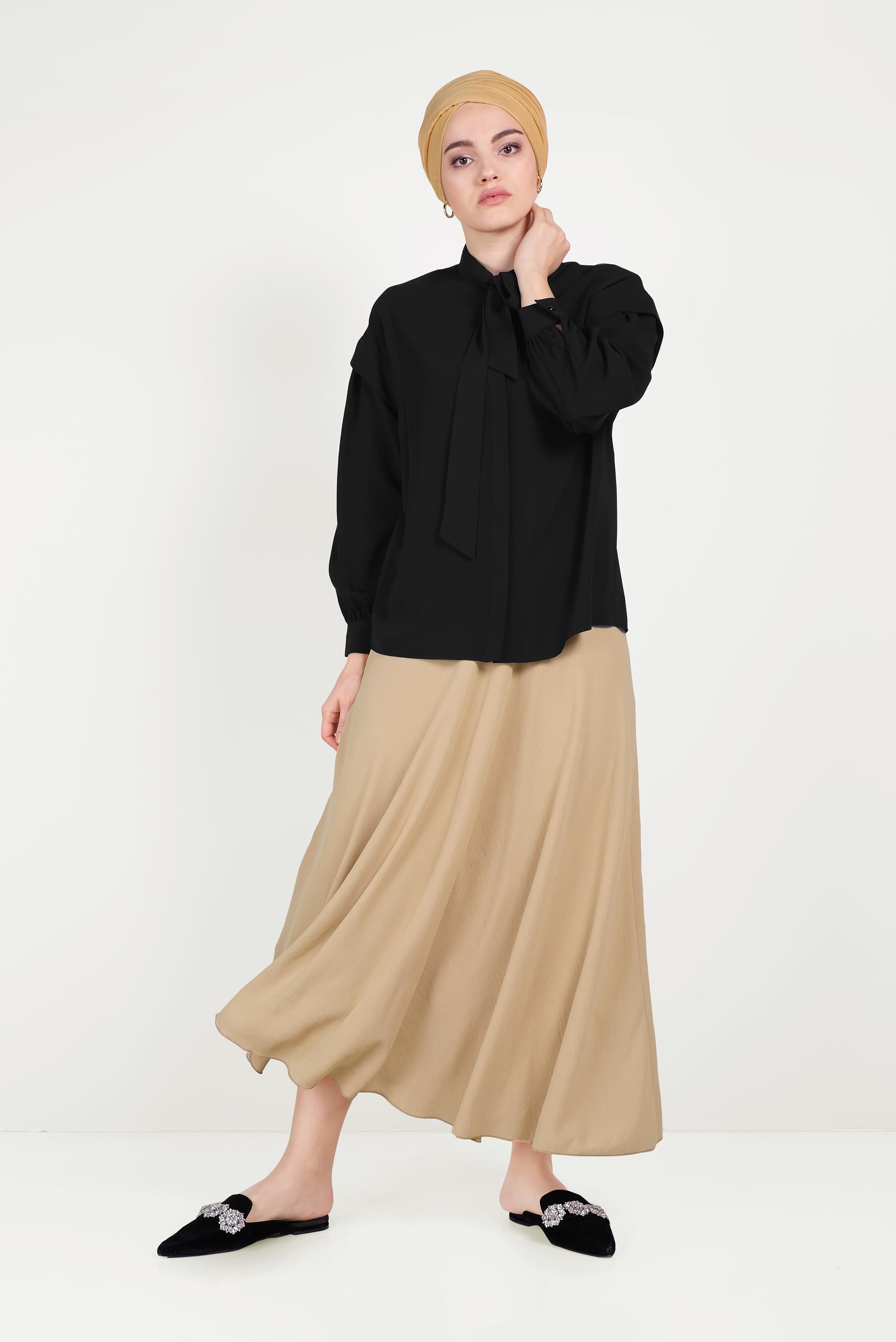 Tesettür giyim SİYAH YAKA KISMI FULAR DETAYLI BLUZ 40318