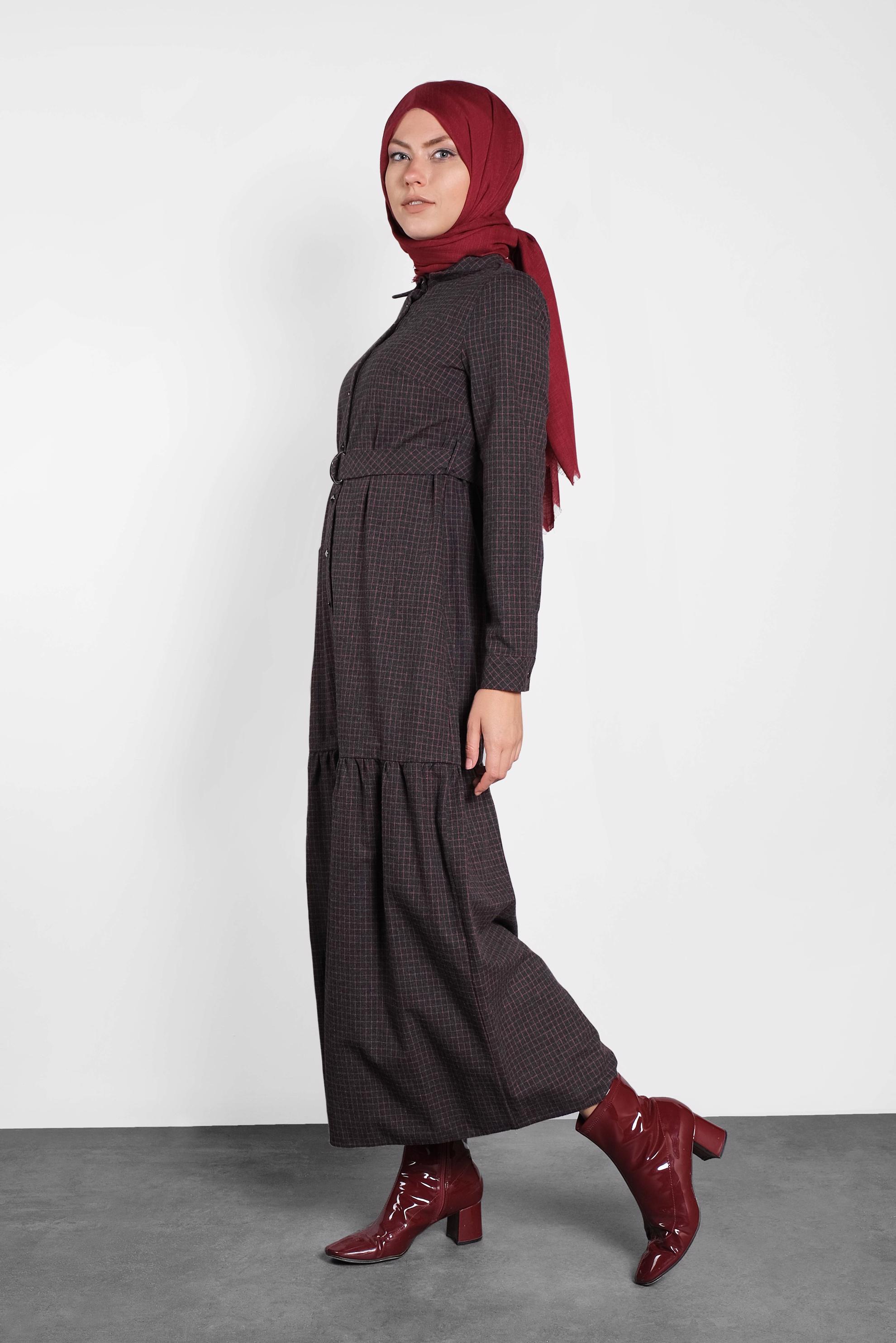 Tesettür giyim SİYAH DÜĞMELİ KEMERLİ KARELİ ELBİSE 40197