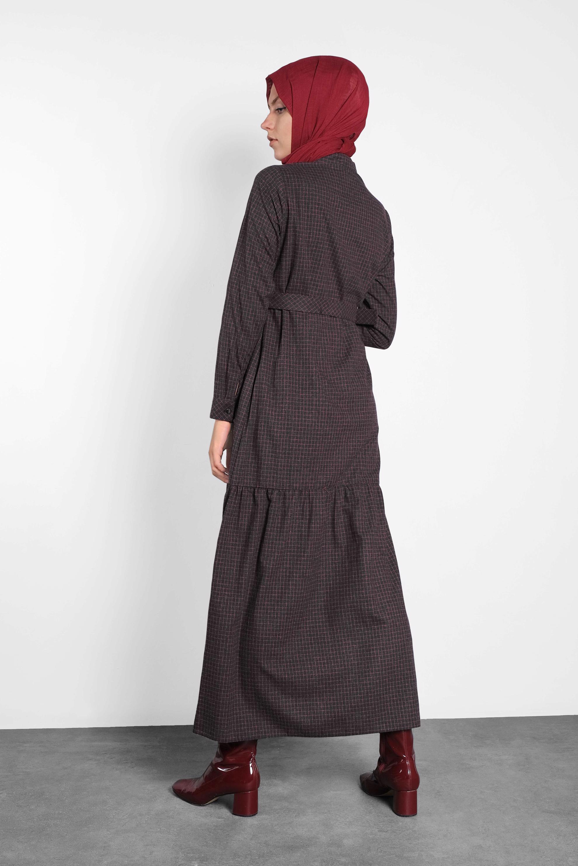 Tesettür giyim SİYAH DÜĞMELİ KEMERLİ KARELİ ELBİSE 40197