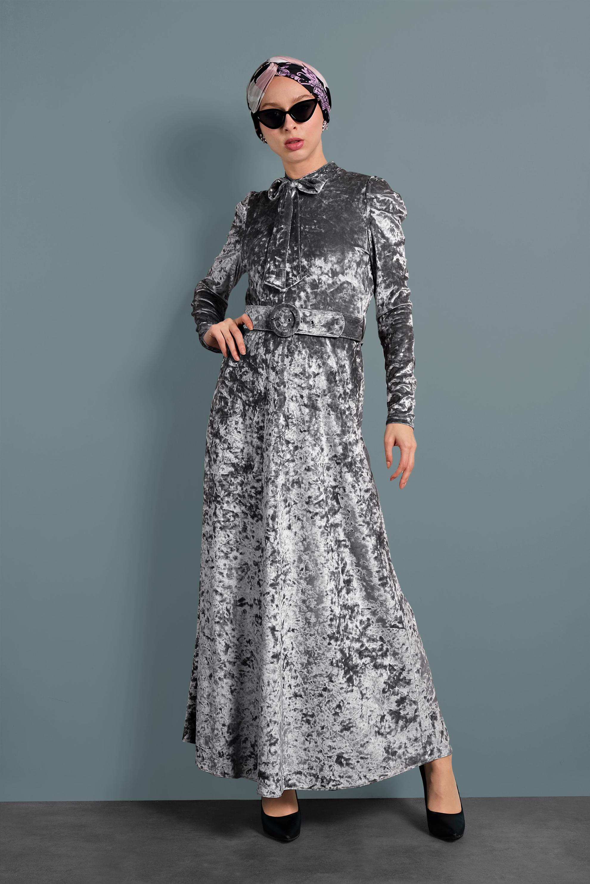 Tesettür giyim GRİ YAKASI BAĞCIKLI KADİFE ELBİSE 40380