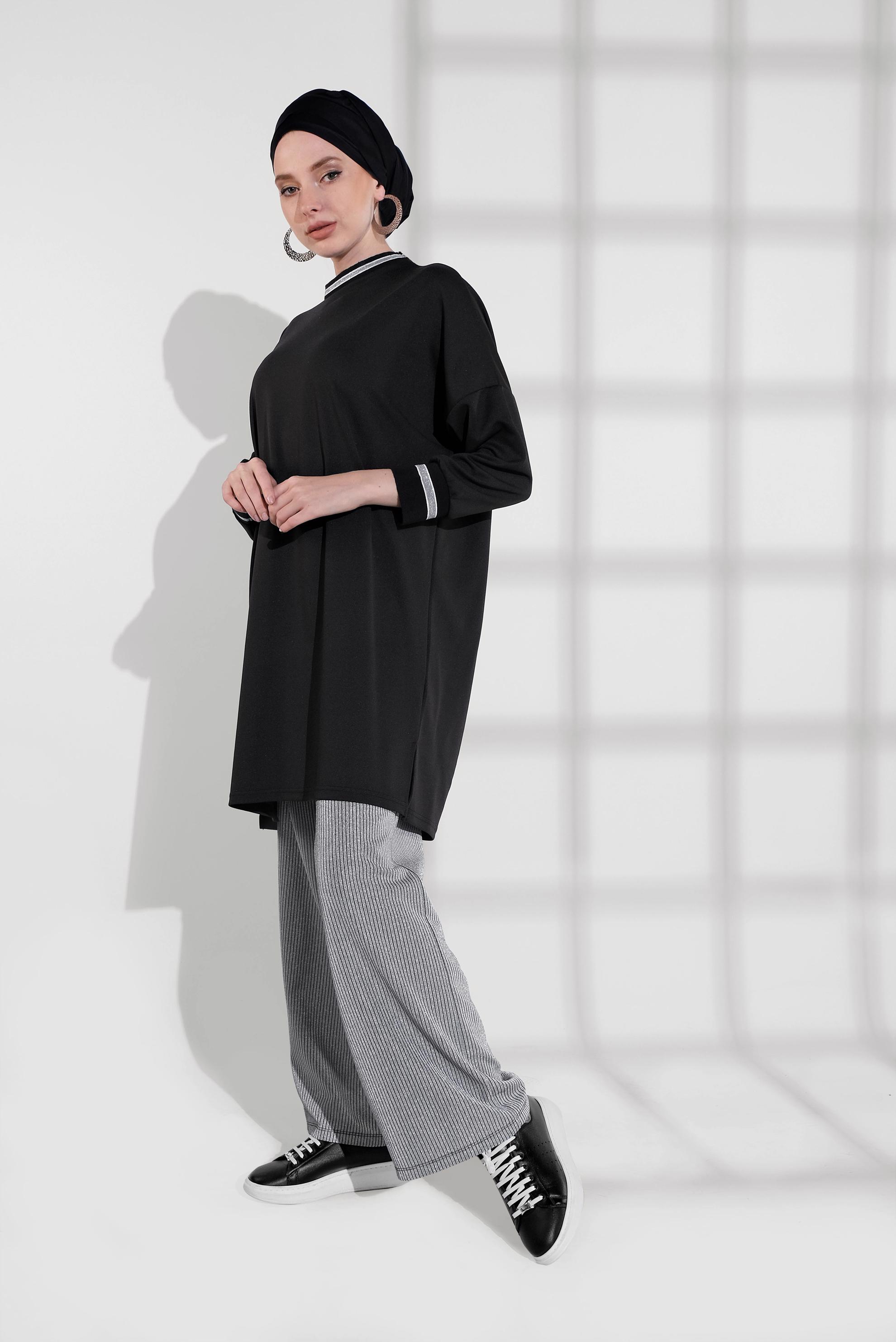 Tesettür giyim SİYAH SİM DETAYLI YUVARLAK YAKA TUNİK 40419