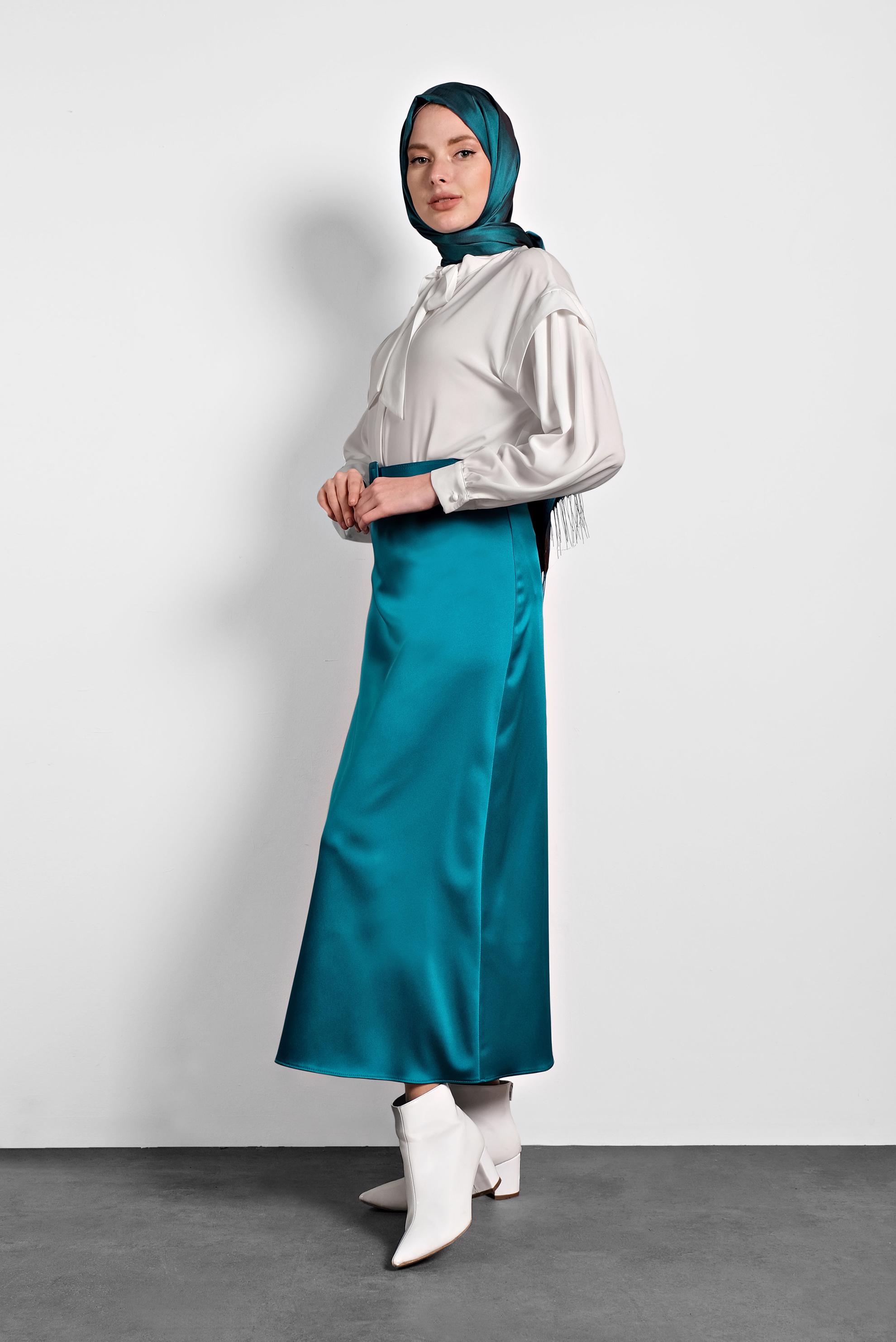 Tesettür giyim MAVİ KEMERLİ SATEN ETEK 60040