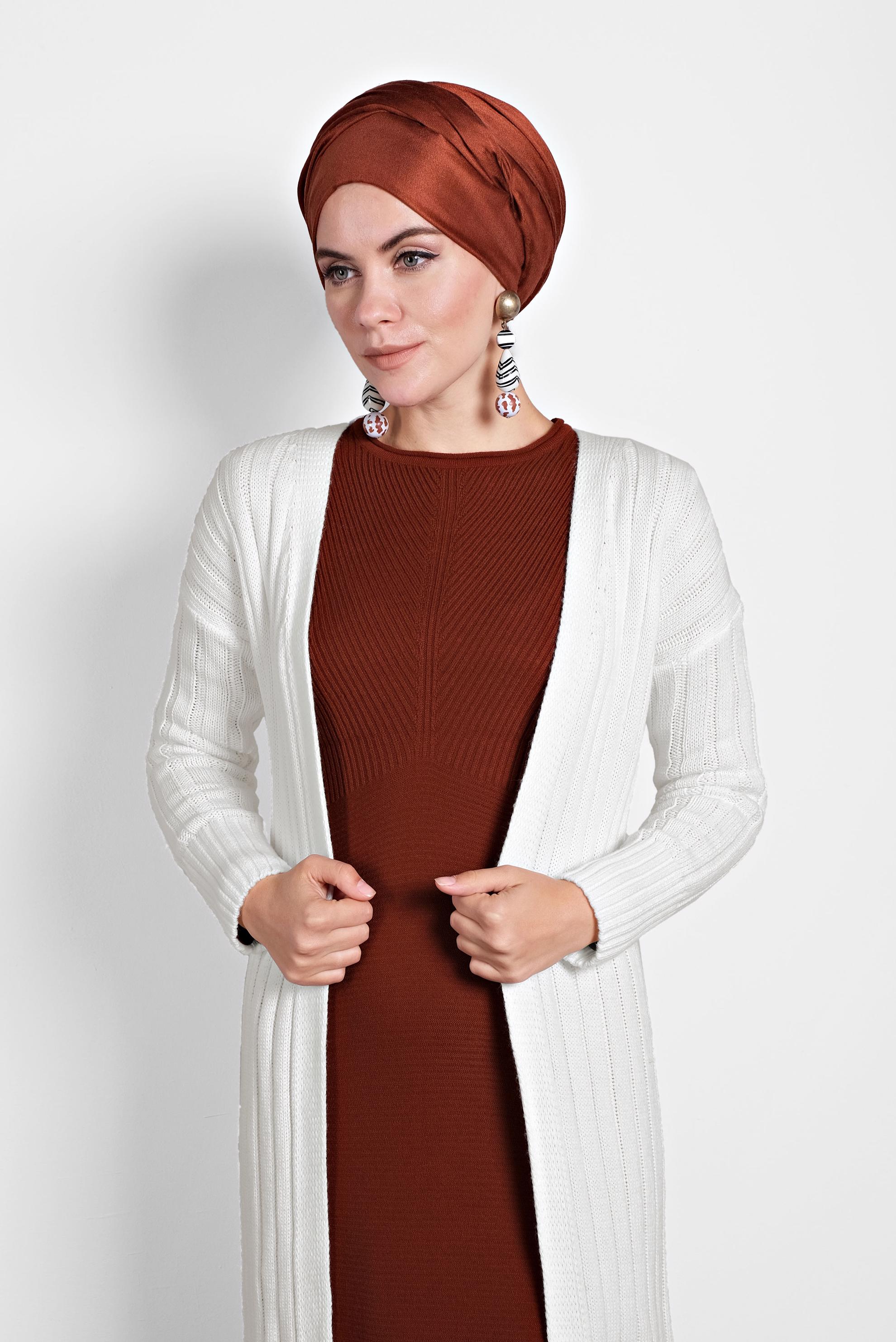 Tesettür giyim BEYAZ FİTİLLİ TRİKO HIRKA 40077