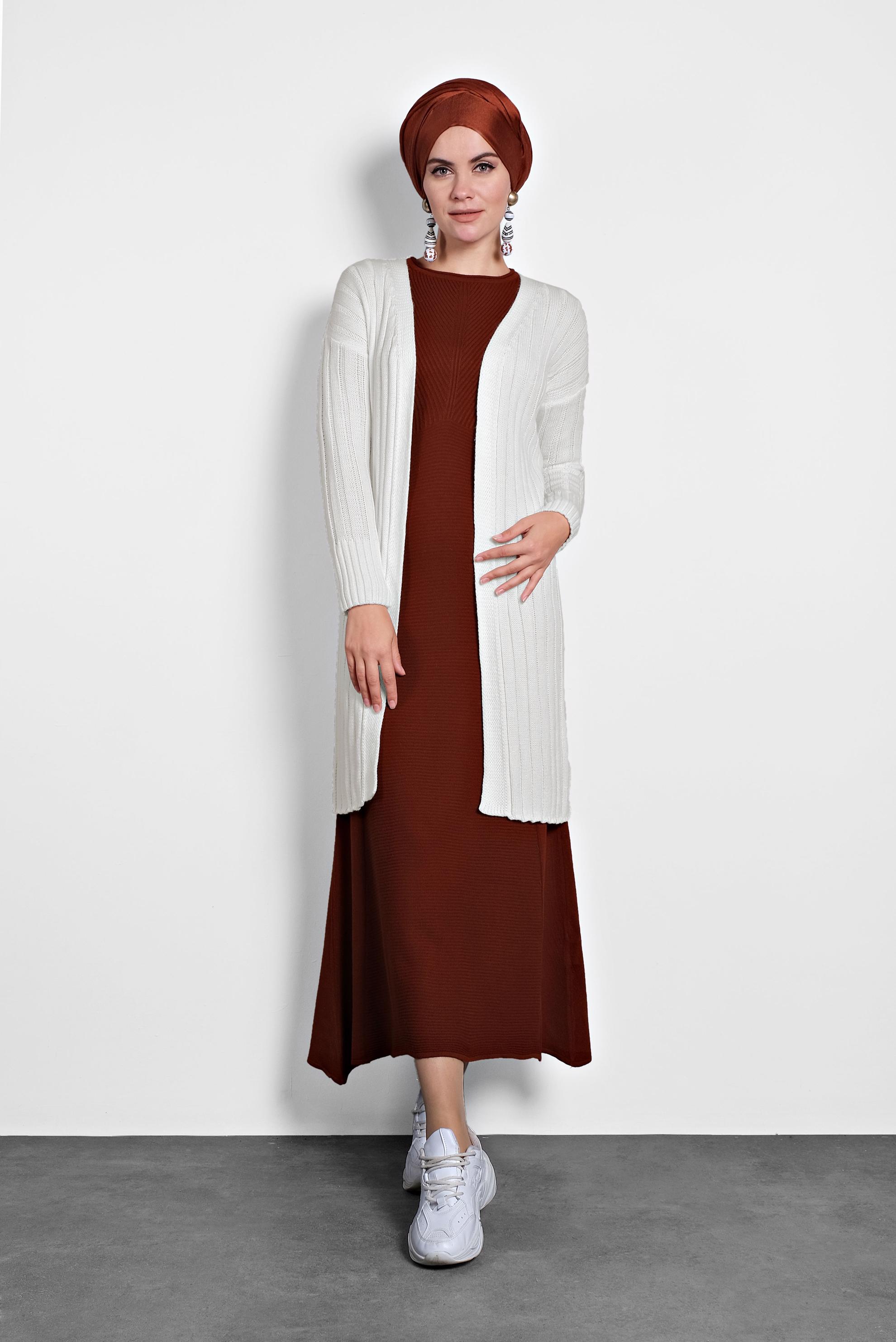 Tesettür giyim BEYAZ FİTİLLİ TRİKO HIRKA 40077