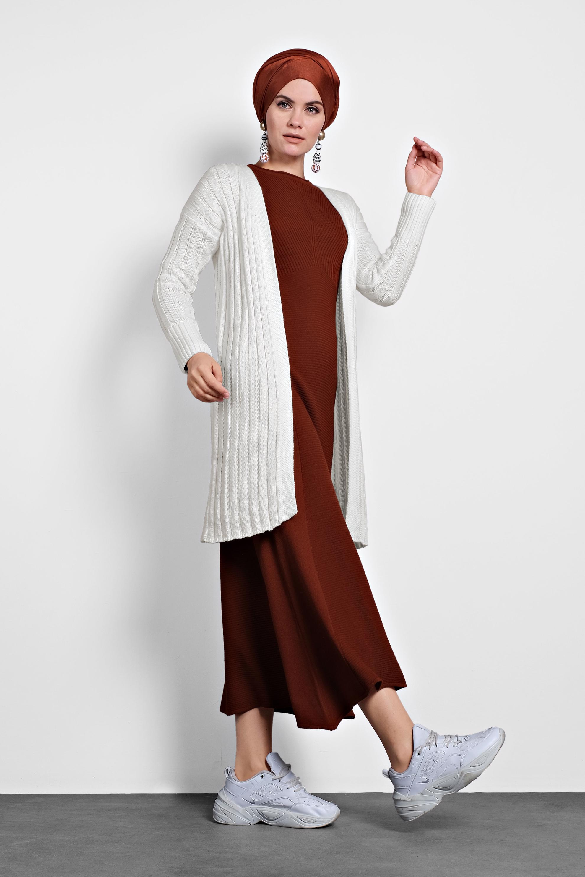 Tesettür giyim BEYAZ FİTİLLİ TRİKO HIRKA 40077