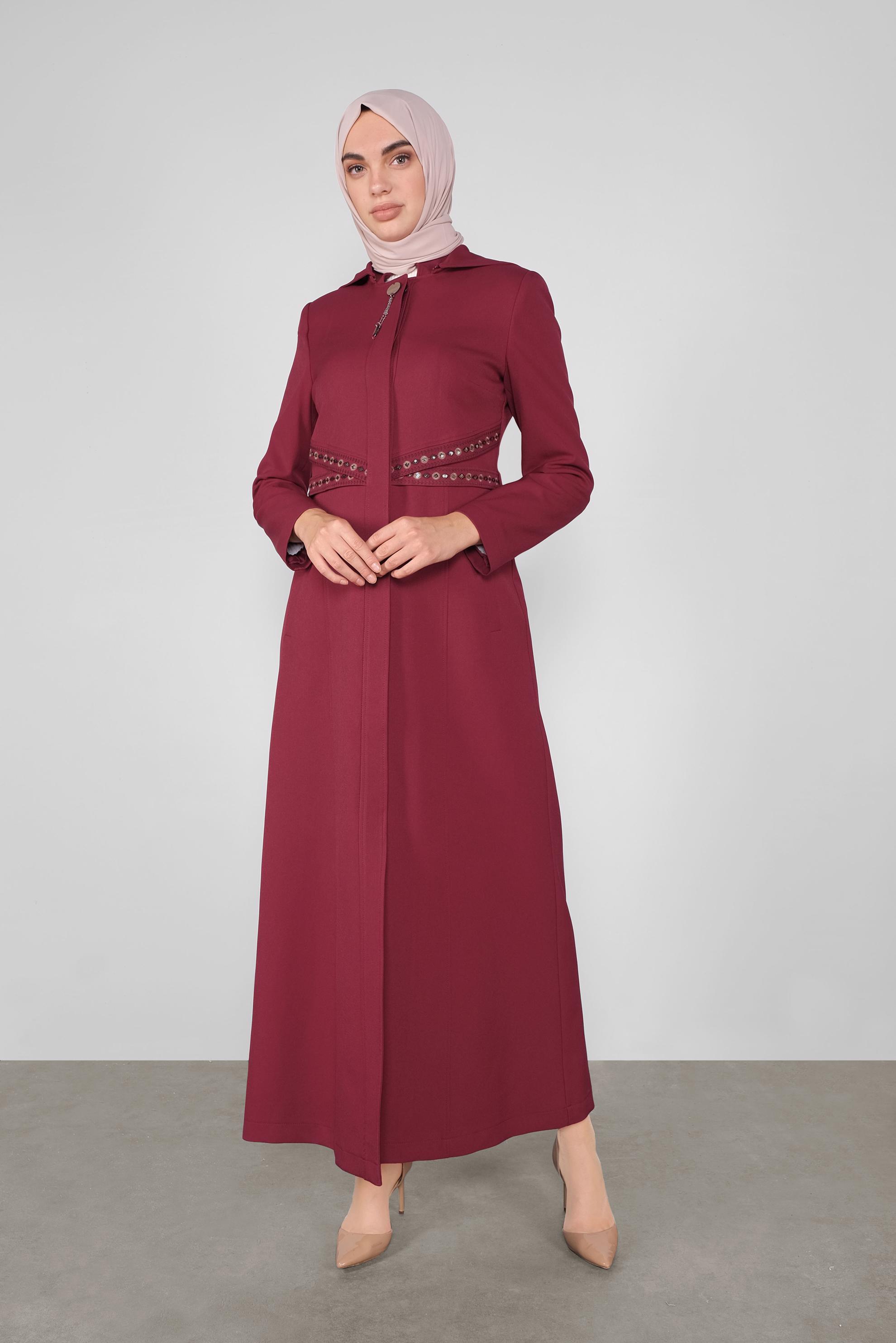Tesettür giyim BORDO GİZLİ DÜĞMELİ NAKIŞLI PARDESÜ 10003 